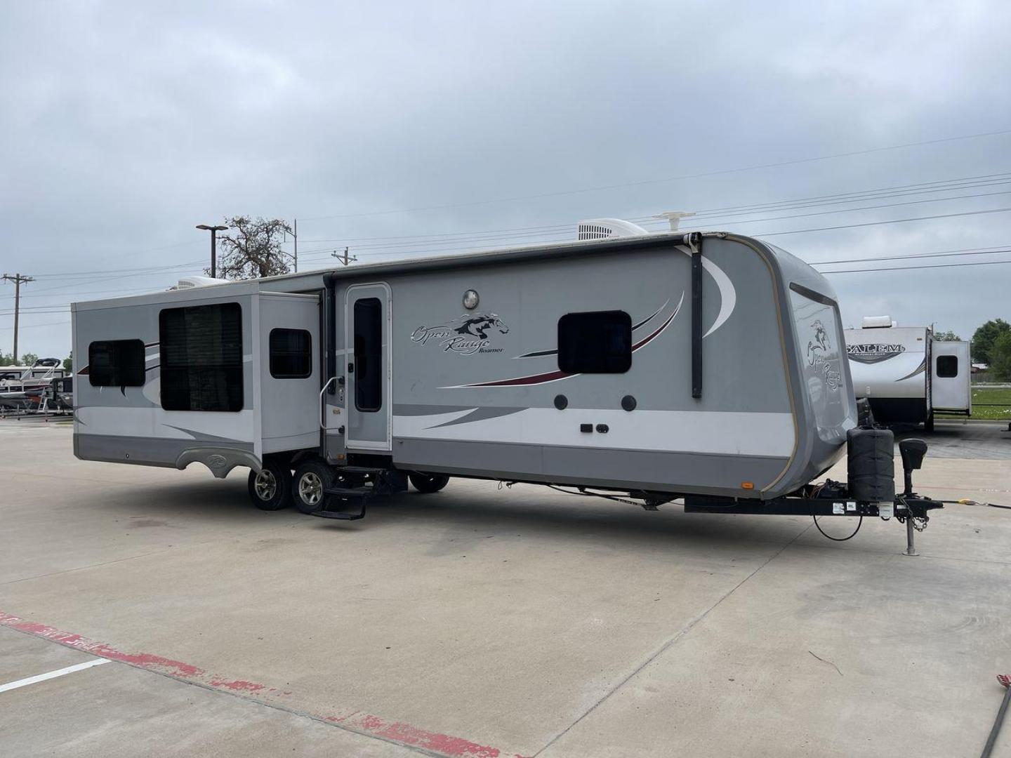 2017 OPEN RANGE ROAMER 323RLS (58TTL3821H5) , Length: 37.7 ft | Dry Weight: 8,815 lbs. | Gross Weight: 11,435 lbs | Slides: 3 transmission, located at 4319 N Main St, Cleburne, TX, 76033, (817) 678-5133, 32.385960, -97.391212 - The 2017 Open Range Roamer 323RLS is a top-of-the-line travel trailer. With a length of 37.7 feet and a dry weight of 8,815 pounds, this spacious model offers plenty of room for relaxation and entertainment. Featuring three slides, the Roamer 323RLS maximizes interior space, creating a welcoming and - Photo#22