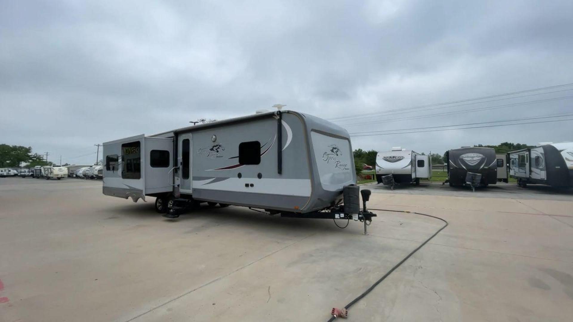 2017 OPEN RANGE ROAMER 323RLS (58TTL3821H5) , Length: 37.7 ft | Dry Weight: 8,815 lbs. | Gross Weight: 11,435 lbs | Slides: 3 transmission, located at 4319 N Main St, Cleburne, TX, 76033, (817) 678-5133, 32.385960, -97.391212 - The 2017 Open Range Roamer 323RLS is a top-of-the-line travel trailer. With a length of 37.7 feet and a dry weight of 8,815 pounds, this spacious model offers plenty of room for relaxation and entertainment. Featuring three slides, the Roamer 323RLS maximizes interior space, creating a welcoming and - Photo#3