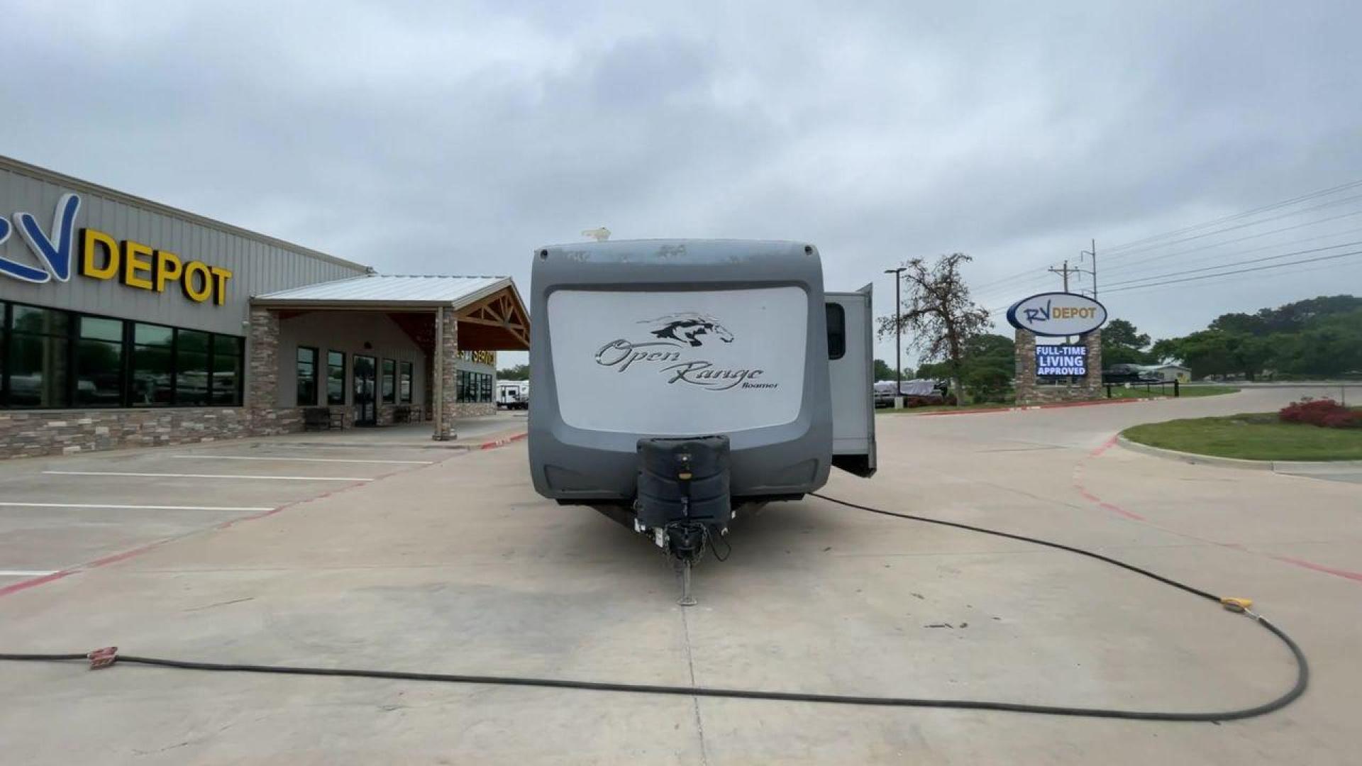 2017 OPEN RANGE ROAMER 323RLS (58TTL3821H5) , Length: 37.7 ft | Dry Weight: 8,815 lbs. | Gross Weight: 11,435 lbs | Slides: 3 transmission, located at 4319 N Main St, Cleburne, TX, 76033, (817) 678-5133, 32.385960, -97.391212 - The 2017 Open Range Roamer 323RLS is a top-of-the-line travel trailer. With a length of 37.7 feet and a dry weight of 8,815 pounds, this spacious model offers plenty of room for relaxation and entertainment. Featuring three slides, the Roamer 323RLS maximizes interior space, creating a welcoming and - Photo#4