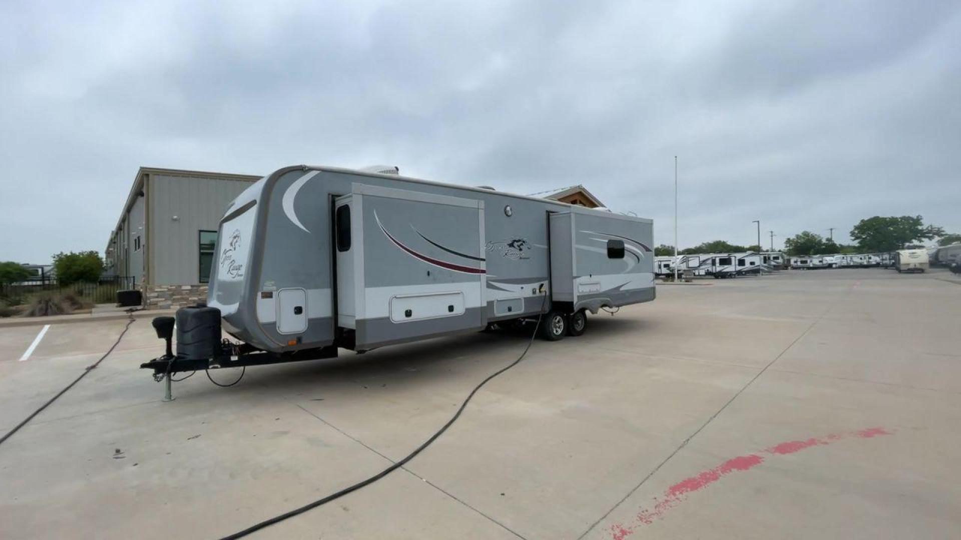 2017 OPEN RANGE ROAMER 323RLS (58TTL3821H5) , Length: 37.7 ft | Dry Weight: 8,815 lbs. | Gross Weight: 11,435 lbs | Slides: 3 transmission, located at 4319 N Main St, Cleburne, TX, 76033, (817) 678-5133, 32.385960, -97.391212 - The 2017 Open Range Roamer 323RLS is a top-of-the-line travel trailer. With a length of 37.7 feet and a dry weight of 8,815 pounds, this spacious model offers plenty of room for relaxation and entertainment. Featuring three slides, the Roamer 323RLS maximizes interior space, creating a welcoming and - Photo#5