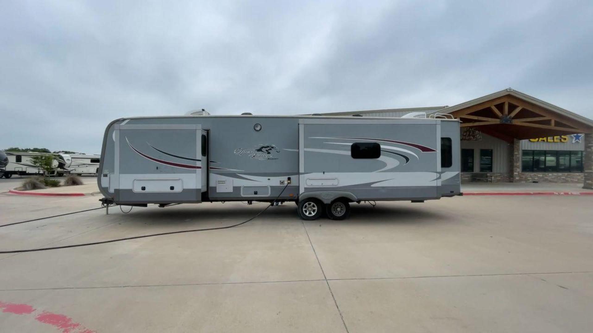 2017 OPEN RANGE ROAMER 323RLS (58TTL3821H5) , Length: 37.7 ft | Dry Weight: 8,815 lbs. | Gross Weight: 11,435 lbs | Slides: 3 transmission, located at 4319 N Main St, Cleburne, TX, 76033, (817) 678-5133, 32.385960, -97.391212 - The 2017 Open Range Roamer 323RLS is a top-of-the-line travel trailer. With a length of 37.7 feet and a dry weight of 8,815 pounds, this spacious model offers plenty of room for relaxation and entertainment. Featuring three slides, the Roamer 323RLS maximizes interior space, creating a welcoming and - Photo#6