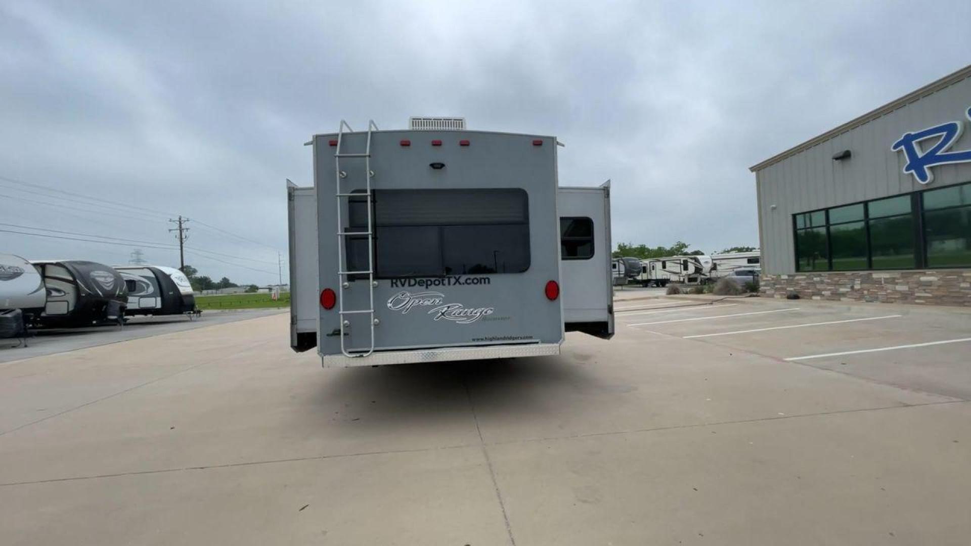 2017 OPEN RANGE ROAMER 323RLS (58TTL3821H5) , Length: 37.7 ft | Dry Weight: 8,815 lbs. | Gross Weight: 11,435 lbs | Slides: 3 transmission, located at 4319 N Main St, Cleburne, TX, 76033, (817) 678-5133, 32.385960, -97.391212 - The 2017 Open Range Roamer 323RLS is a top-of-the-line travel trailer. With a length of 37.7 feet and a dry weight of 8,815 pounds, this spacious model offers plenty of room for relaxation and entertainment. Featuring three slides, the Roamer 323RLS maximizes interior space, creating a welcoming and - Photo#8