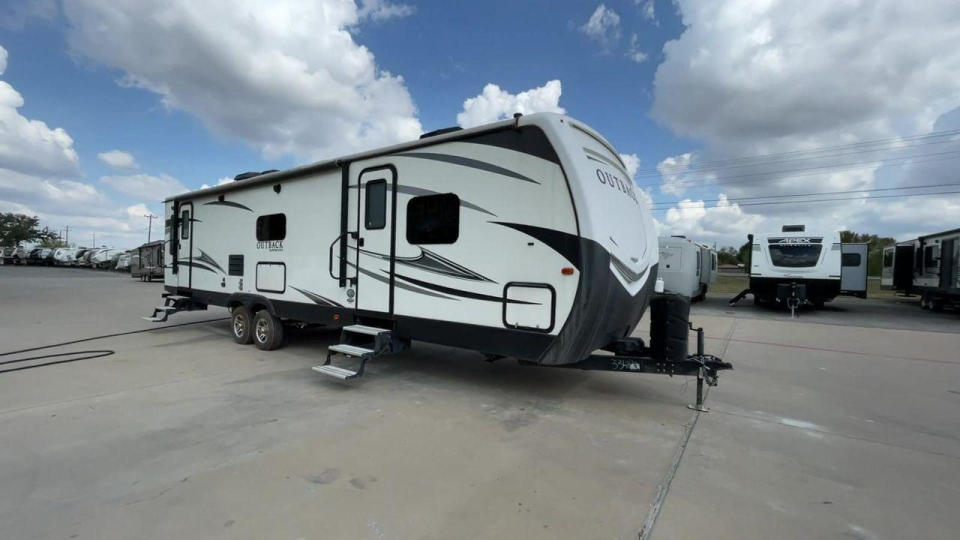 2017 OUTBACK 334RL - (4YDT33422HB) , Length: 37.83 ft. | Dry Weight: 8,155 lbs. | Gross Weight: 10,500 lbs | Slides: 2 transmission, located at 4319 N Main St, Cleburne, TX, 76033, (817) 678-5133, 32.385960, -97.391212 - Photo#3