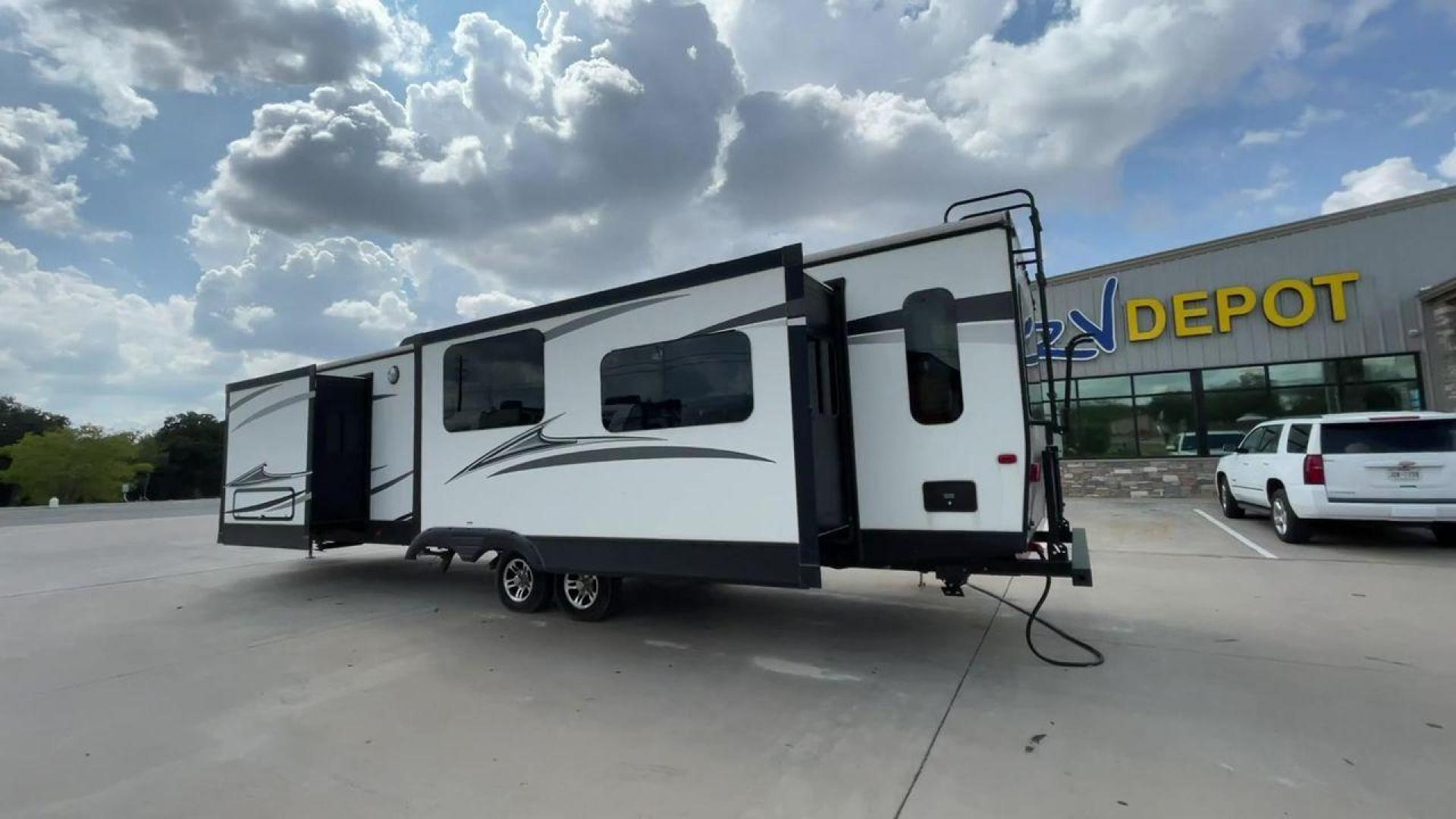 2017 OUTBACK 334RL - (4YDT33422HB) , Length: 37.83 ft. | Dry Weight: 8,155 lbs. | Gross Weight: 10,500 lbs | Slides: 2 transmission, located at 4319 N Main St, Cleburne, TX, 76033, (817) 678-5133, 32.385960, -97.391212 - Photo#7