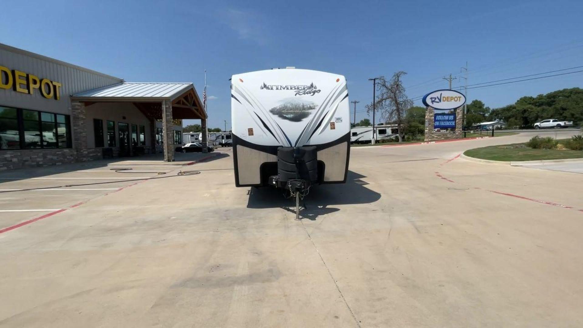 2017 OUTDOORS RV TIMBER RIDGE 260RLS (51W123220H1) , located at 4319 N Main St, Cleburne, TX, 76033, (817) 678-5133, 32.385960, -97.391212 - Photo#4