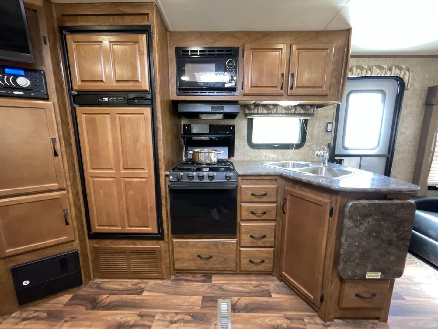 2017 OUTDOORS RV TIMBER RIDGE 260RLS (51W123220H1) , located at 4319 N Main St, Cleburne, TX, 76033, (817) 678-5133, 32.385960, -97.391212 - Photo#10