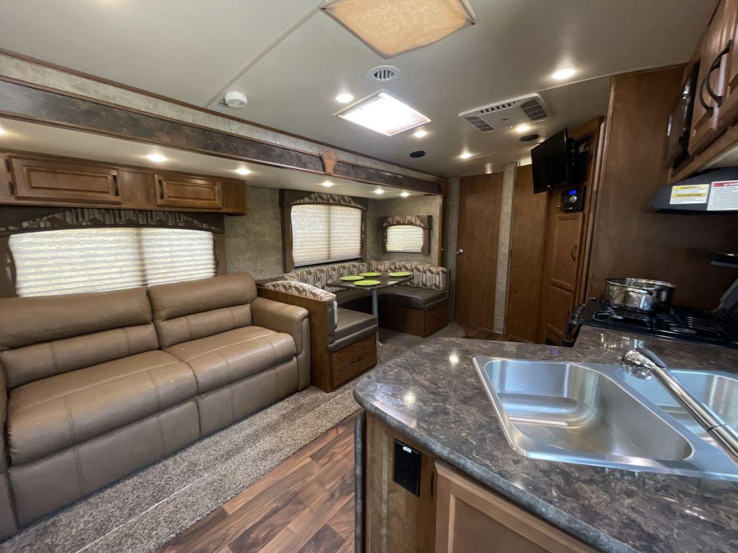 2017 OUTDOORS RV TIMBER RIDGE 260RLS (51W123220H1) , located at 4319 N Main St, Cleburne, TX, 76033, (817) 678-5133, 32.385960, -97.391212 - Photo#12