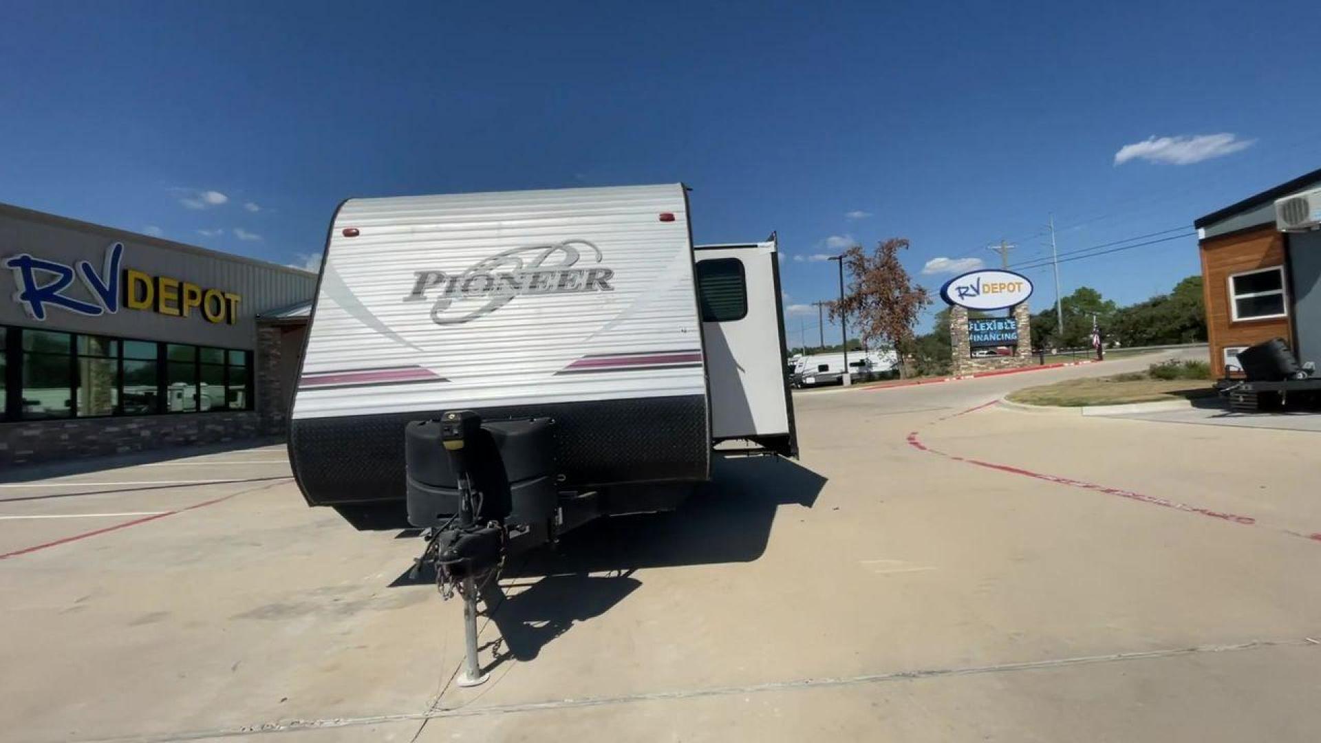 2017 GRAY PIONEER RG28 (5SFPB3329HE) , Length: 33.33 ft. | Dry Weight: 6,762 lbs. | Gross Weight: 9,000 lbs. | Slides: 1 transmission, located at 4319 N Main St, Cleburne, TX, 76033, (817) 678-5133, 32.385960, -97.391212 - Photo#4