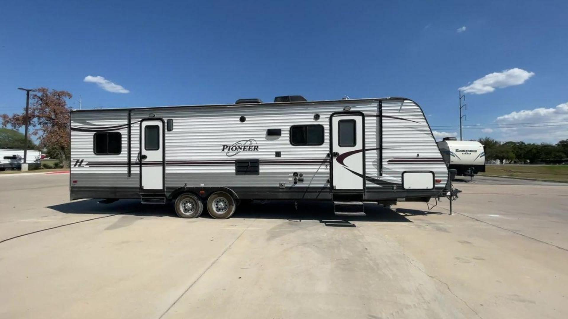 2017 GRAY PIONEER RG28 (5SFPB3329HE) , Length: 33.33 ft. | Dry Weight: 6,762 lbs. | Gross Weight: 9,000 lbs. | Slides: 1 transmission, located at 4319 N Main St, Cleburne, TX, 76033, (817) 678-5133, 32.385960, -97.391212 - Photo#6