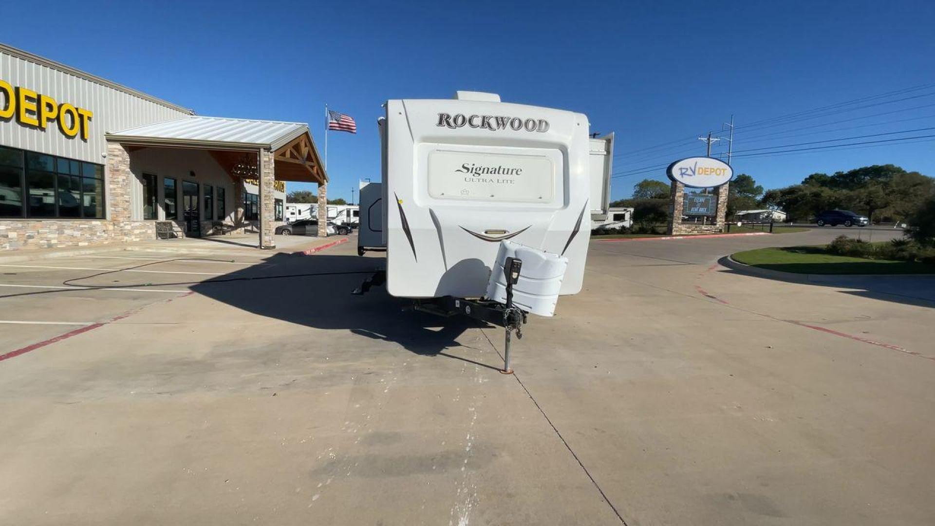 2017 TAN ROCKWOOD 8326BHS - (4X4TRLJ28H1) , Length: 35.42 ft. | Dry Weight: 8,363 lbs. | Slides: 4 transmission, located at 4319 N Main St, Cleburne, TX, 76033, (817) 678-5133, 32.385960, -97.391212 - Photo#4