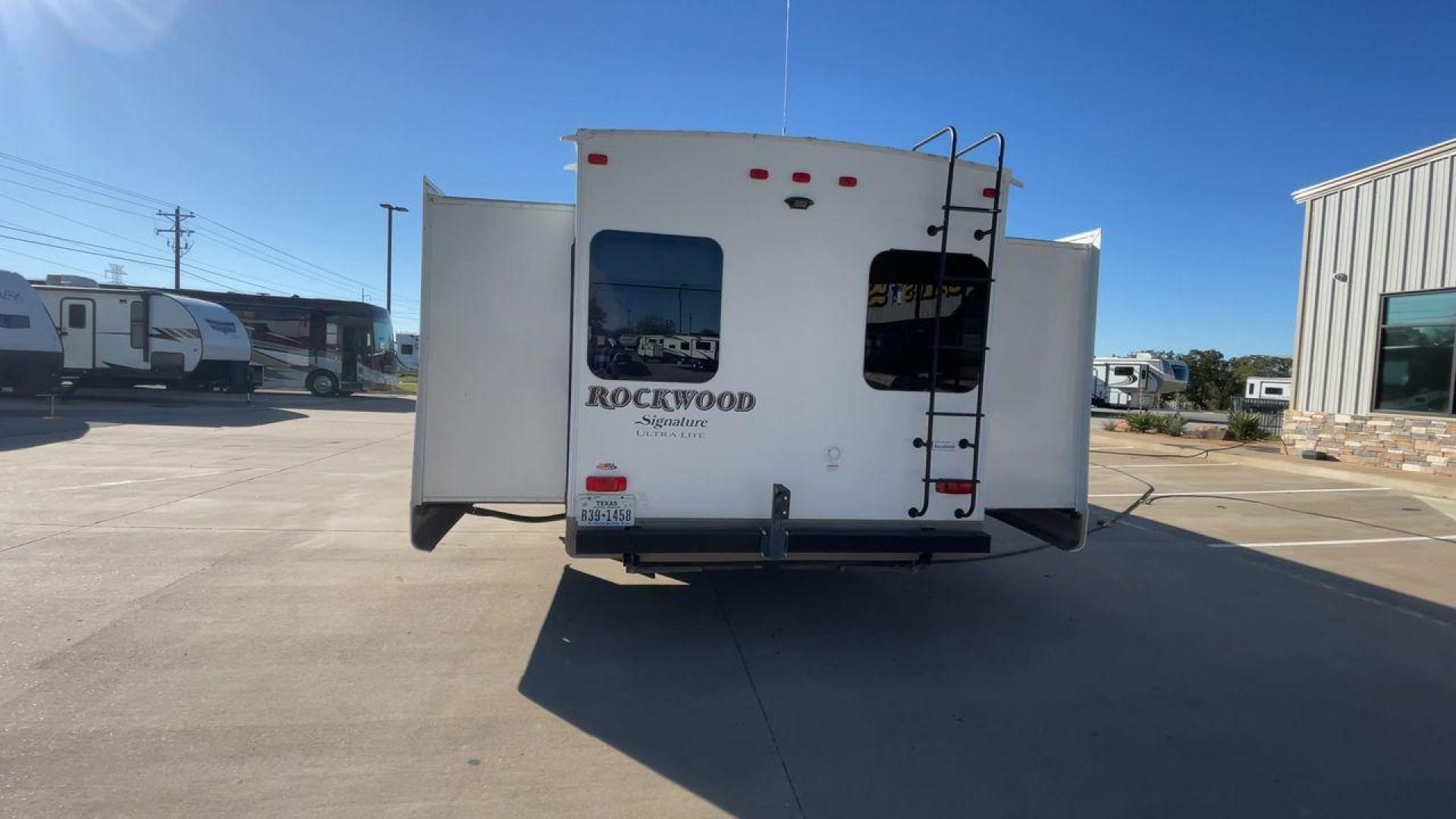 2017 TAN ROCKWOOD 8326BHS - (4X4TRLJ28H1) , Length: 35.42 ft. | Dry Weight: 8,363 lbs. | Slides: 4 transmission, located at 4319 N Main St, Cleburne, TX, 76033, (817) 678-5133, 32.385960, -97.391212 - Photo#8