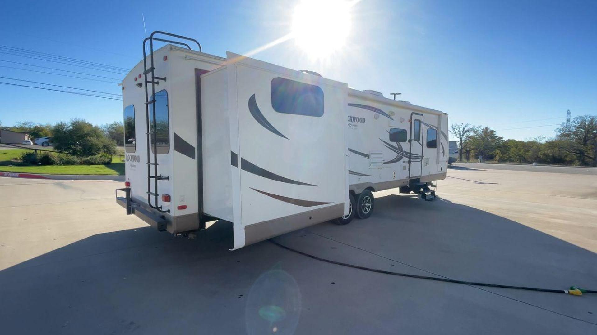 2017 TAN ROCKWOOD 8326BHS - (4X4TRLJ28H1) , Length: 35.42 ft. | Dry Weight: 8,363 lbs. | Slides: 4 transmission, located at 4319 N Main St, Cleburne, TX, 76033, (817) 678-5133, 32.385960, -97.391212 - The 2017 Rockwood 8326BHS travel trailer offers a clean white body with attractive brown and black graphics. It has four slideouts that significantly expand the living space. These slideouts are located on both sides of the trailer, enhancing the overall size and usability of the interior. At the fr - Photo#1