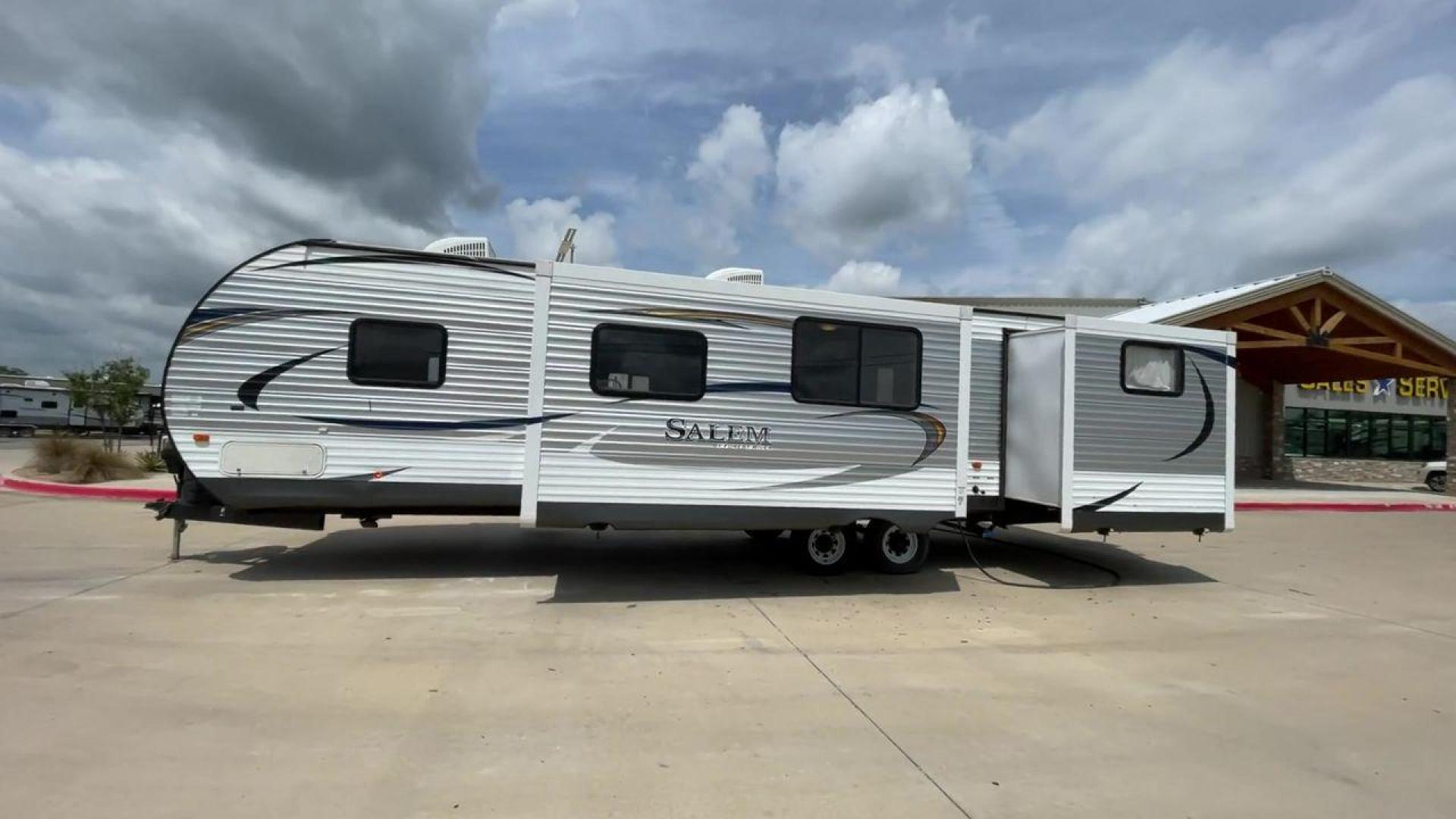 2017 GRAY SALEM 32BHDS (4X4TSMH27H8) , Length: 35.67 ft. | Dry Weight: 7,955 lbs. | Gross Weight: 11,019 lbs. | Slides: 2 transmission, located at 4319 N Main St, Cleburne, TX, 76033, (817) 678-5133, 32.385960, -97.391212 - Take on amazing journeys with the 2017 Salem 32BHDS travel trailer. This trailer provides an ideal combination of ample space and easy maneuverability, making it a great choice for your needs. With two slides, this RV offers plenty of interior space to comfortably accommodate your family and friends - Photo#6