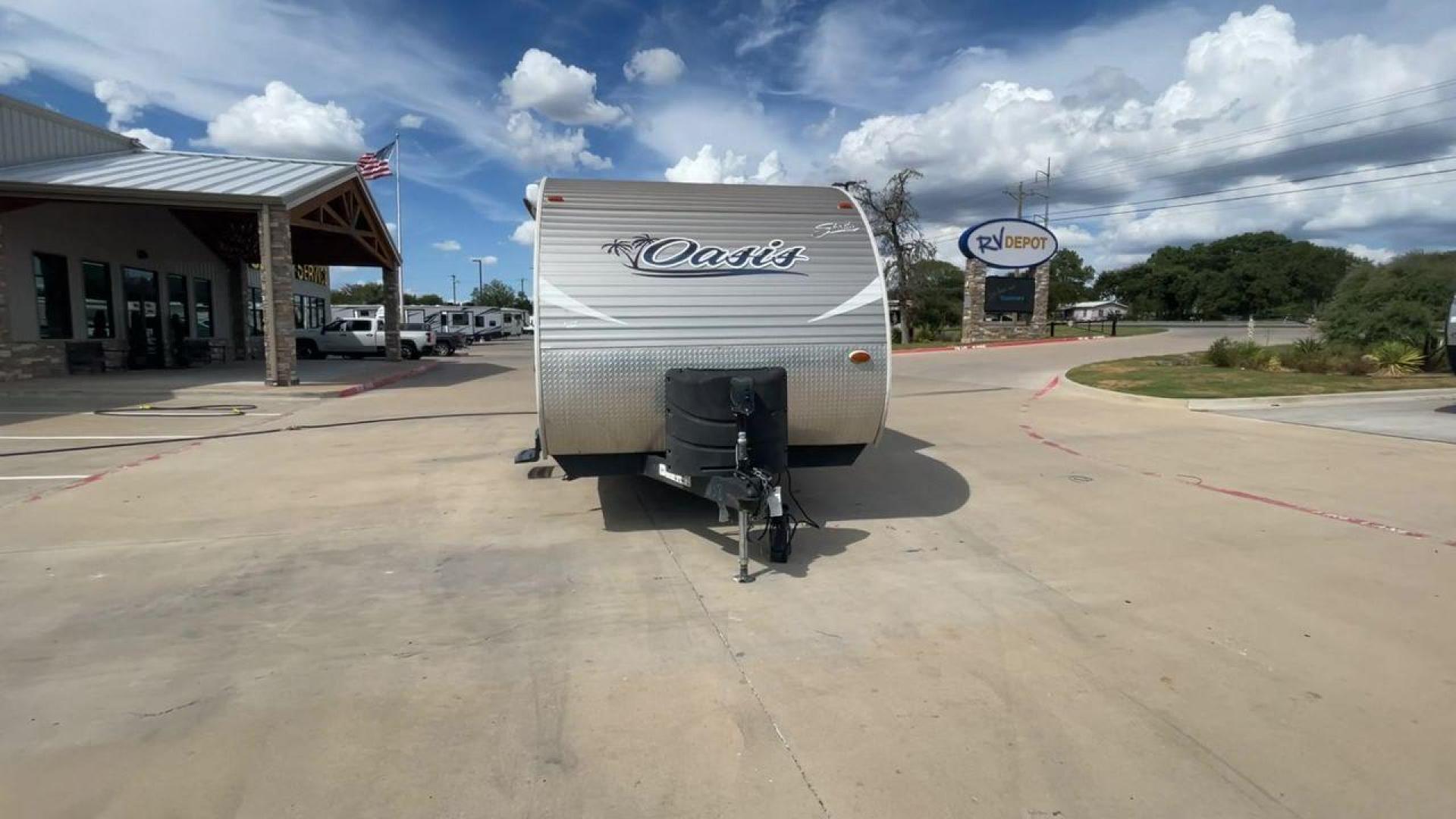 2017 WHITE SHASTA OASIS 310K - (5ZT2SSWB4HE) , Length: 34.67 ft. | Dry Weight: 5,834 lbs. | Gross Weight: 7,630 lbs. | Slides: 1 transmission, located at 4319 N Main St, Cleburne, TX, 76033, (817) 678-5133, 32.385960, -97.391212 - This 2017 Shasta Oasis 310K is a dual-axle steel wheel setup measuring 34.67 ft. in length and 10.75 ft. in height. It has a dry weight of 5,834 lbs. and a GVWR of 7,630 lbs. With a 630 lb. hitch weight, this travel trailer is lightweight and easy to tow! This bunk model unit offers sleeping space f - Photo#4