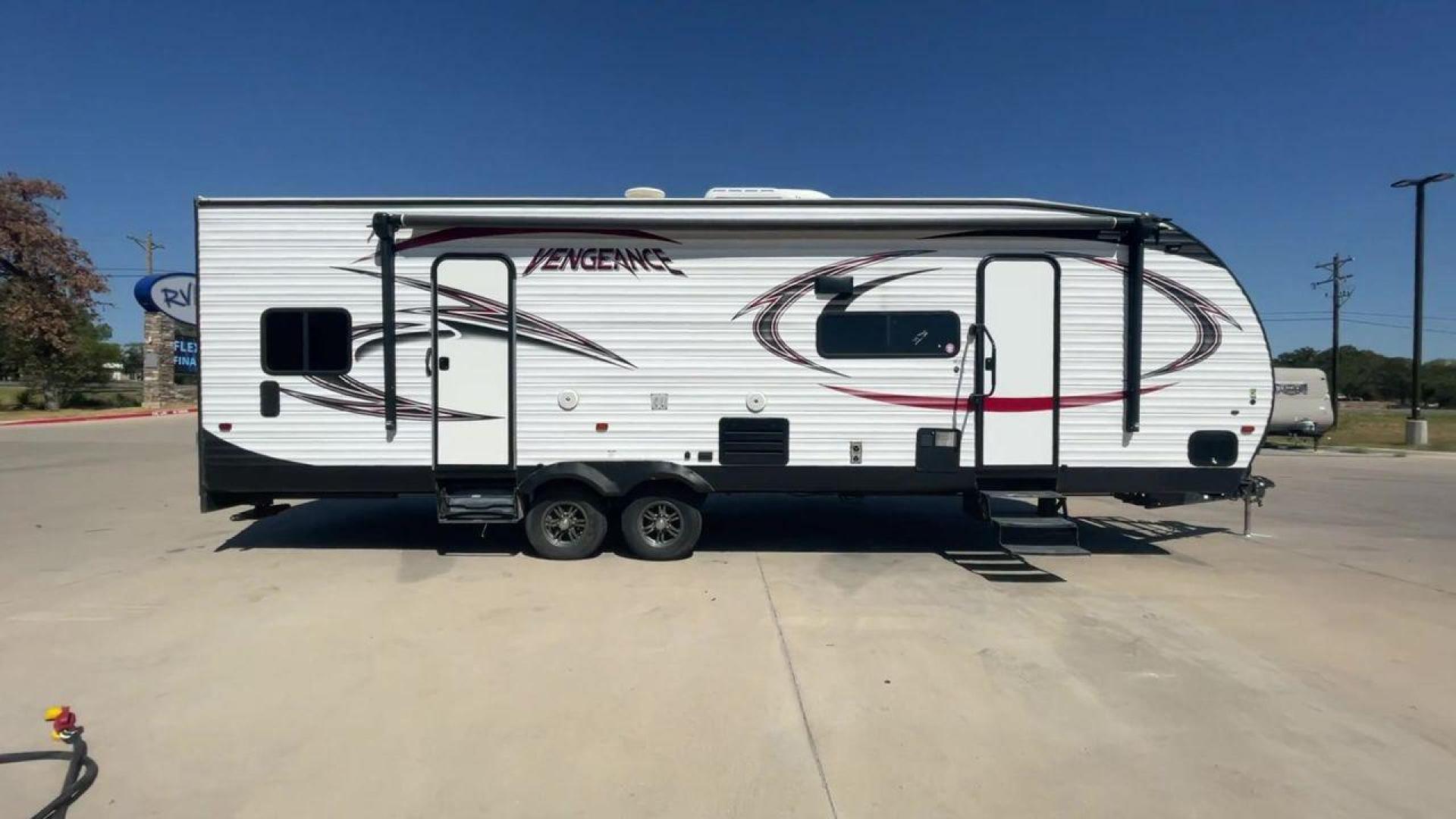 2017 WHITE VENGEANCE 29V (4X4TVGE29HY) , Length: 34.5 ft. | Dry Weight: 7,789 lbs. | Gross Weight: 11,370 lbs. | Slides: 1 transmission, located at 4319 N Main St, Cleburne, TX, 76033, (817) 678-5133, 32.385960, -97.391212 - Photo#2