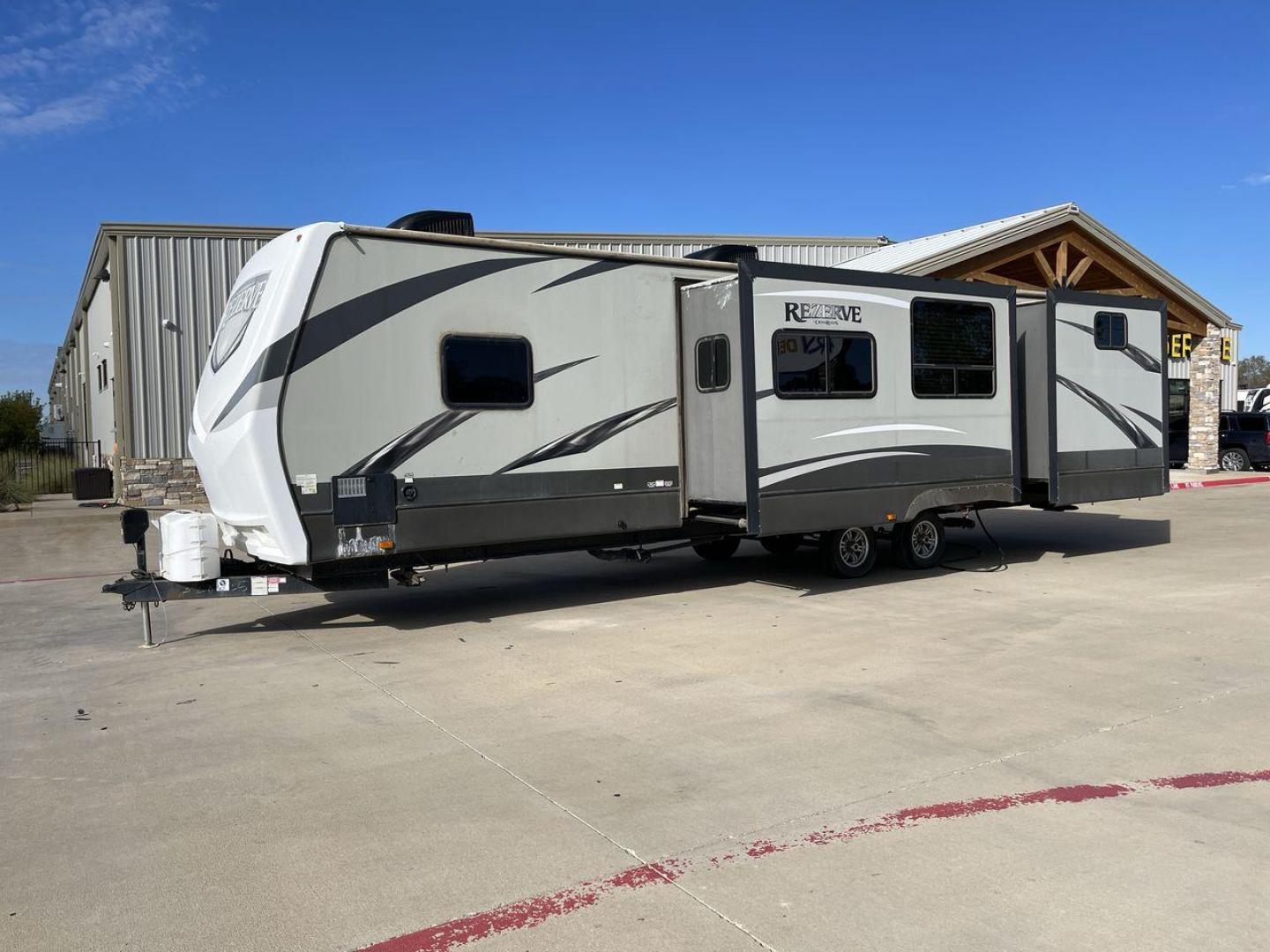 2017 WHITE VOLANTE RTZ33BH (4V0TC3327HB) , Length: 36.58 ft. | Dry Weight: 8,864 lbs. | Gross Weight: 10,250 lbs. | Slides: 3 transmission, located at 4319 N Main St, Cleburne, TX, 76033, (817) 678-5133, 32.385960, -97.391212 - The 2017 VOLANTE RTZ33BH offers a spacious interior with a layout that is perfect for families or large groups. Its length of 33 feet offers ample room for your adventures. Inside, you'll find a comfortable sleeping space with a bunkhouse layout, making it suitable for family trips. The bunkhouse la - Photo#22