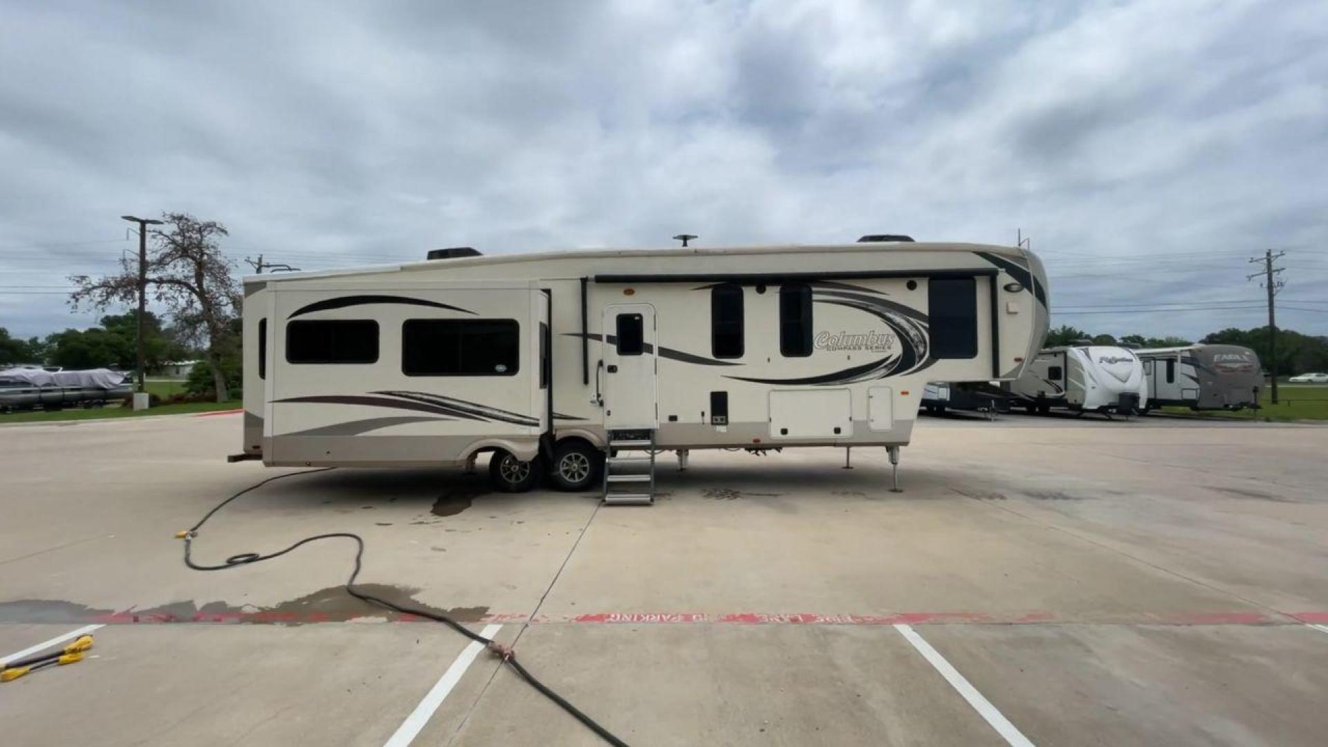 2018 COLUMBUS 377MBC (4X4FCMP26J6) , located at 4319 N Main St, Cleburne, TX, 76033, (817) 678-5133, 32.385960, -97.391212 - Photo#2