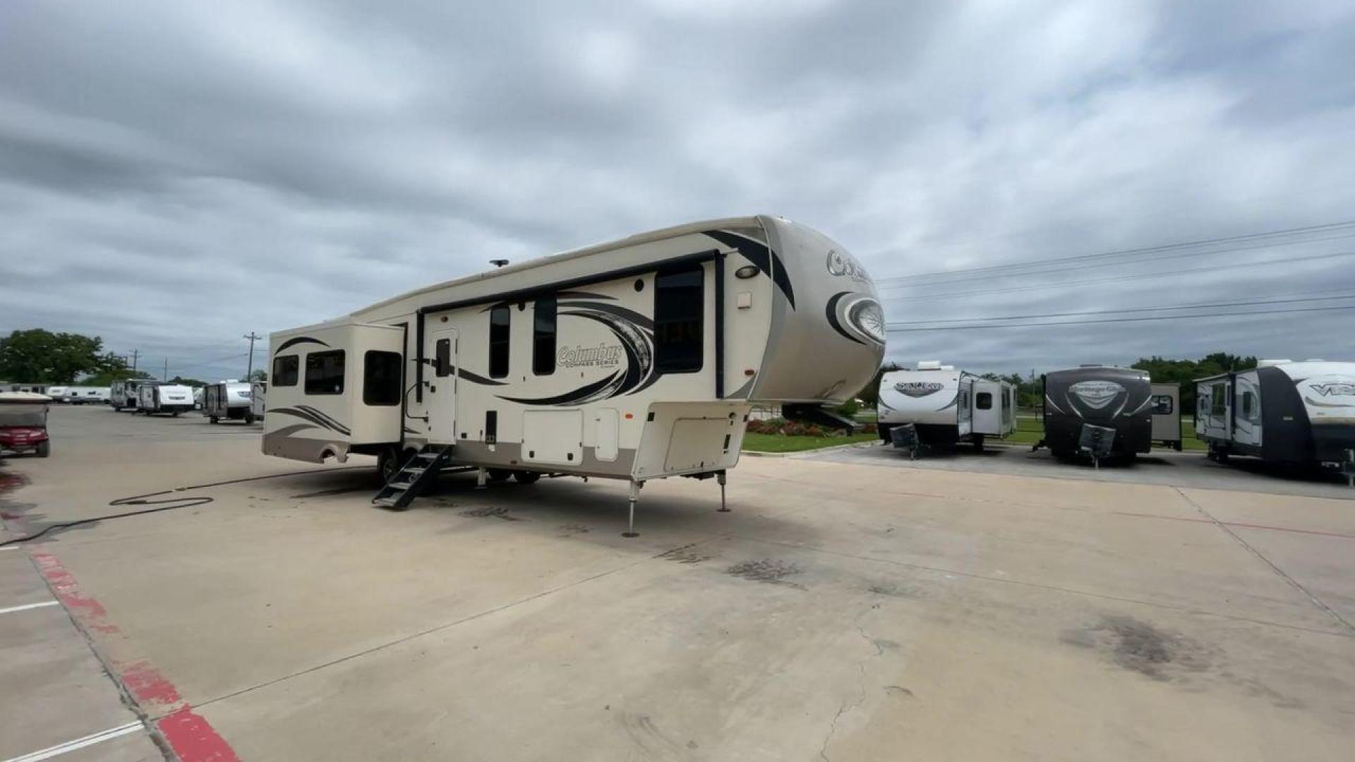 2018 COLUMBUS 377MBC (4X4FCMP26J6) , located at 4319 N Main St, Cleburne, TX, 76033, (817) 678-5133, 32.385960, -97.391212 - Photo#3