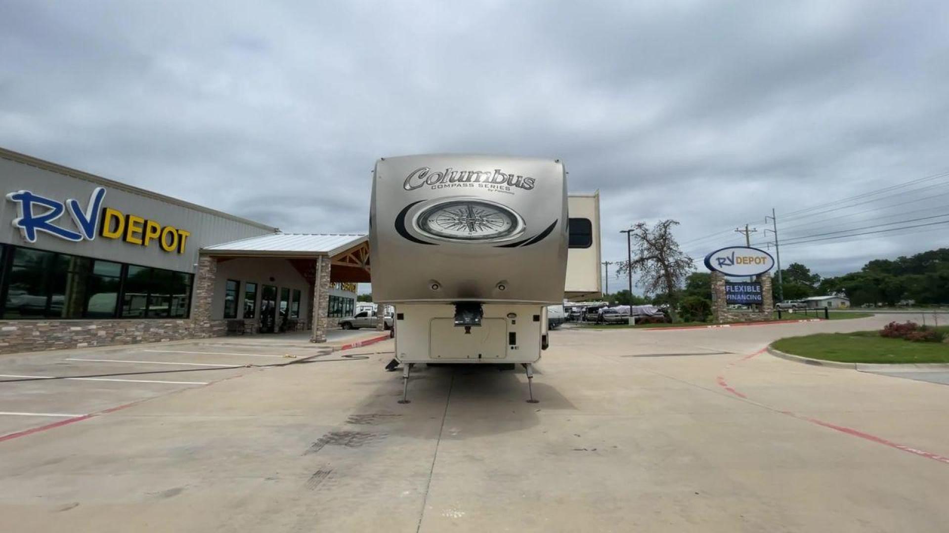 2018 COLUMBUS 377MBC (4X4FCMP26J6) , located at 4319 N Main St, Cleburne, TX, 76033, (817) 678-5133, 32.385960, -97.391212 - Photo#4