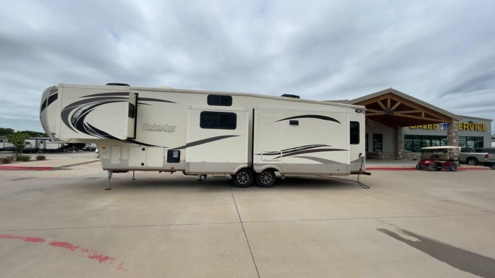 2018 COLUMBUS 377MBC (4X4FCMP26J6) , located at 4319 N Main St, Cleburne, TX, 76033, (817) 678-5133, 32.385960, -97.391212 - Photo#6