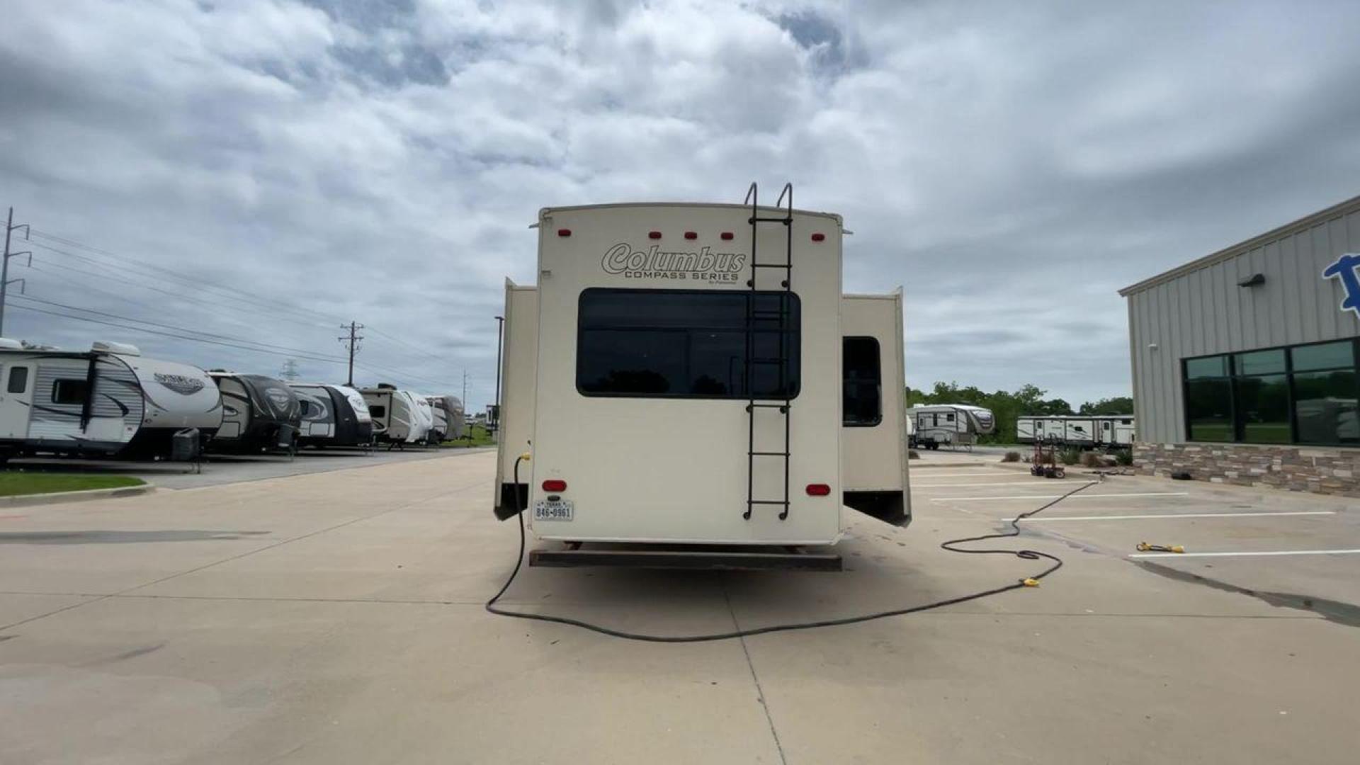 2018 COLUMBUS 377MBC (4X4FCMP26J6) , located at 4319 N Main St, Cleburne, TX, 76033, (817) 678-5133, 32.385960, -97.391212 - Photo#8