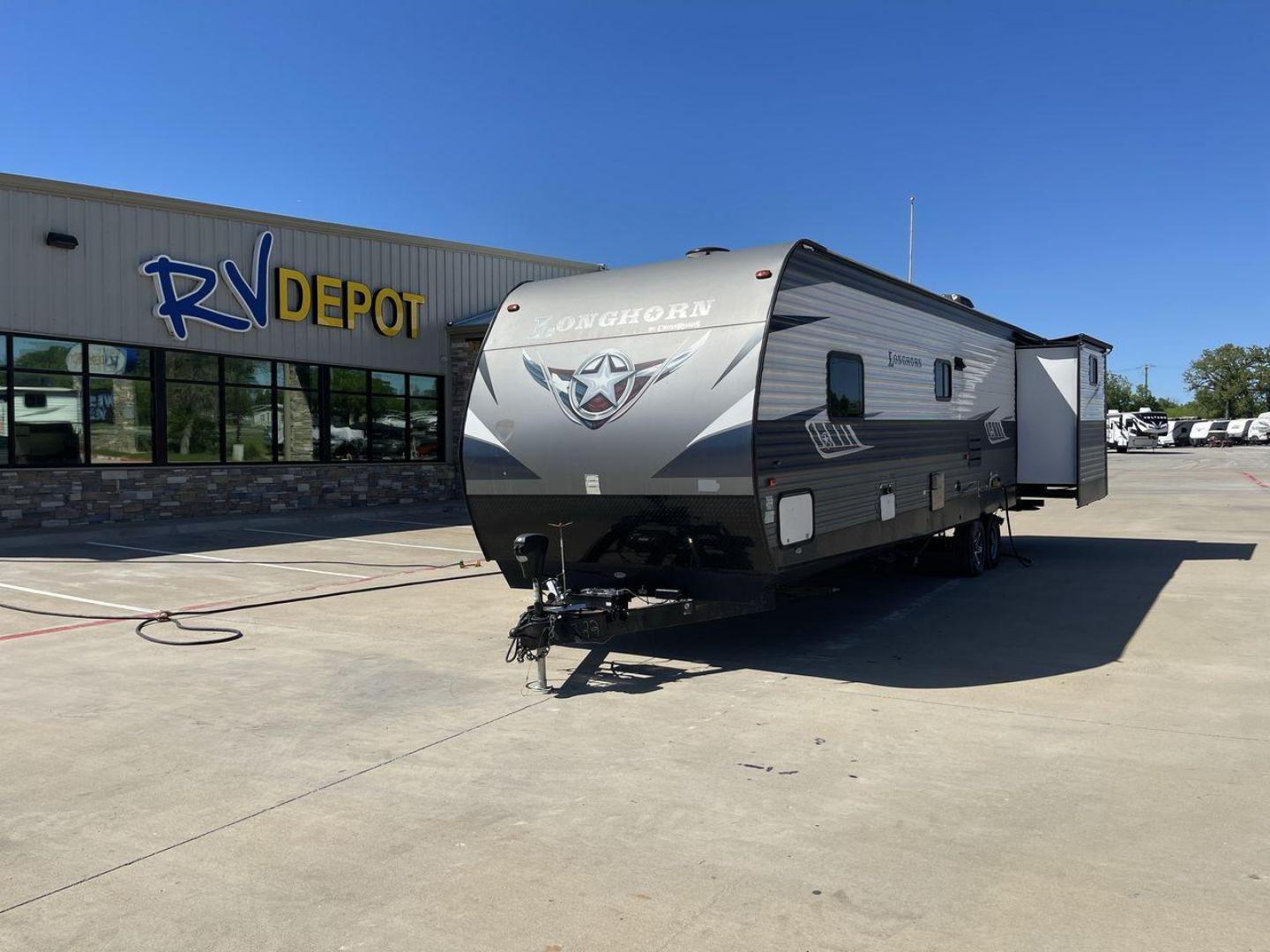 2018 GRAY CROSSROADS LONGHORN 333DB (4YDT33326JS) , Length: 37 ft | Dry Weight: 8,196 lbs | Slides: 2 transmission, located at 4319 N Main St, Cleburne, TX, 76033, (817) 678-5133, 32.385960, -97.391212 - Photo#0