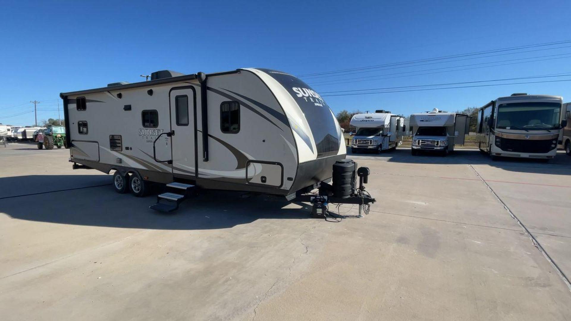 2018 TAN CROSSROADS RV SUNSET TRAIL 264BH (4YDT26428J5) , Length: 30.83 ft. | Dry Weight: 5,318 lbs. | Gross Weight: 7,560 lbs. | Slides: 1 transmission, located at 4319 N Main St, Cleburne, TX, 76033, (817) 678-5133, 32.385960, -97.391212 - Travel and camp out while feeling the comfort and convenience of home with this 2018 Crossroads RV Sunset Trail 262BH travel trailer. This unit has dimensions of 30.83 ft in length, 8 ft in width, and 11.08 ft in height. The dry weight is about 5,318 lbs with a payload capacity of 2,242 lbs. Th - Photo#3