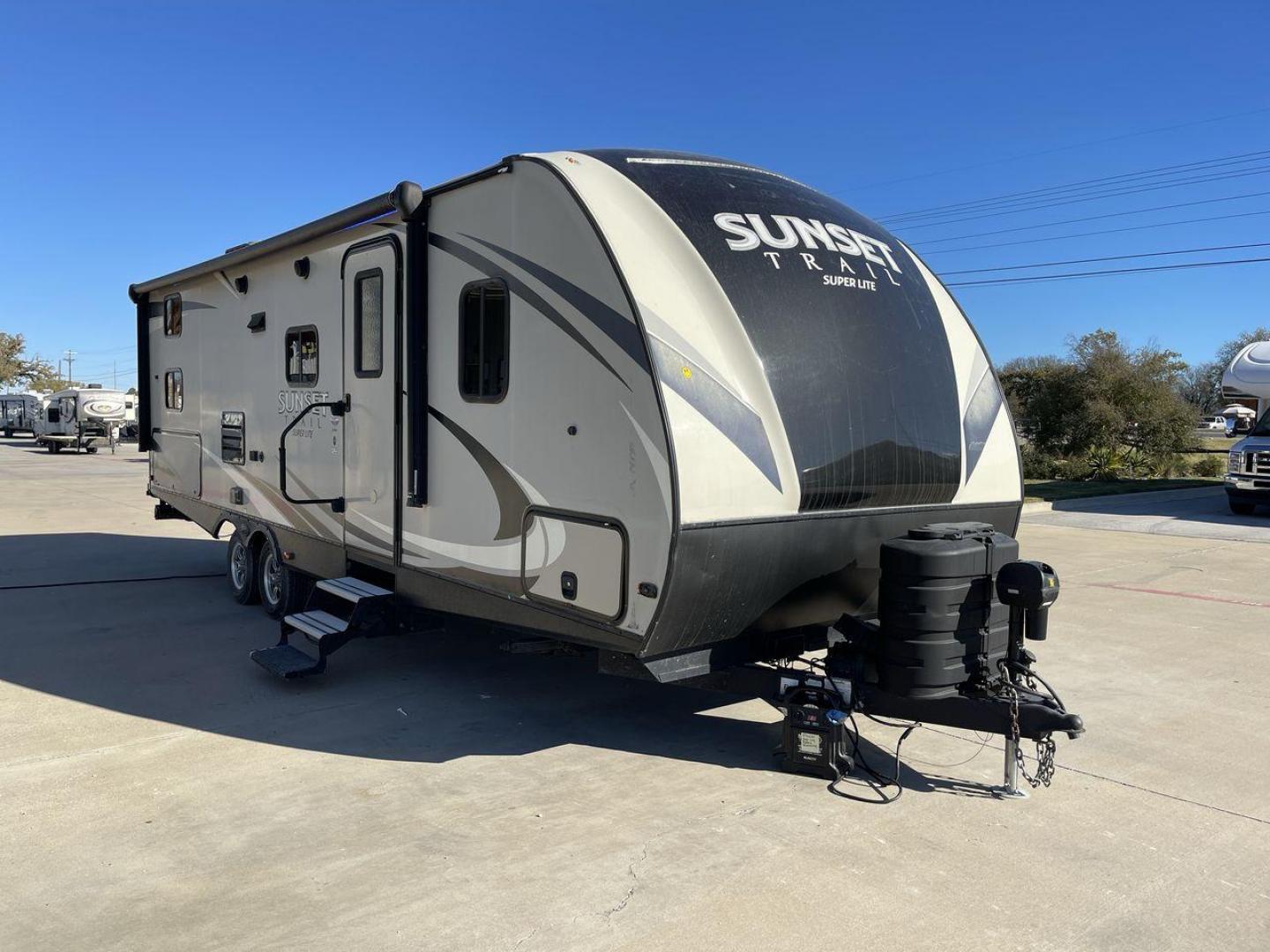 2018 TAN CROSSROADS RV SUNSET TRAIL 264BH (4YDT26428J5) , Length: 30.83 ft. | Dry Weight: 5,318 lbs. | Gross Weight: 7,560 lbs. | Slides: 1 transmission, located at 4319 N Main St, Cleburne, TX, 76033, (817) 678-5133, 32.385960, -97.391212 - Travel and camp out while feeling the comfort and convenience of home with this 2018 Crossroads RV Sunset Trail 262BH travel trailer. This unit has dimensions of 30.83 ft in length, 8 ft in width, and 11.08 ft in height. The dry weight is about 5,318 lbs with a payload capacity of 2,242 lbs. Th - Photo#21