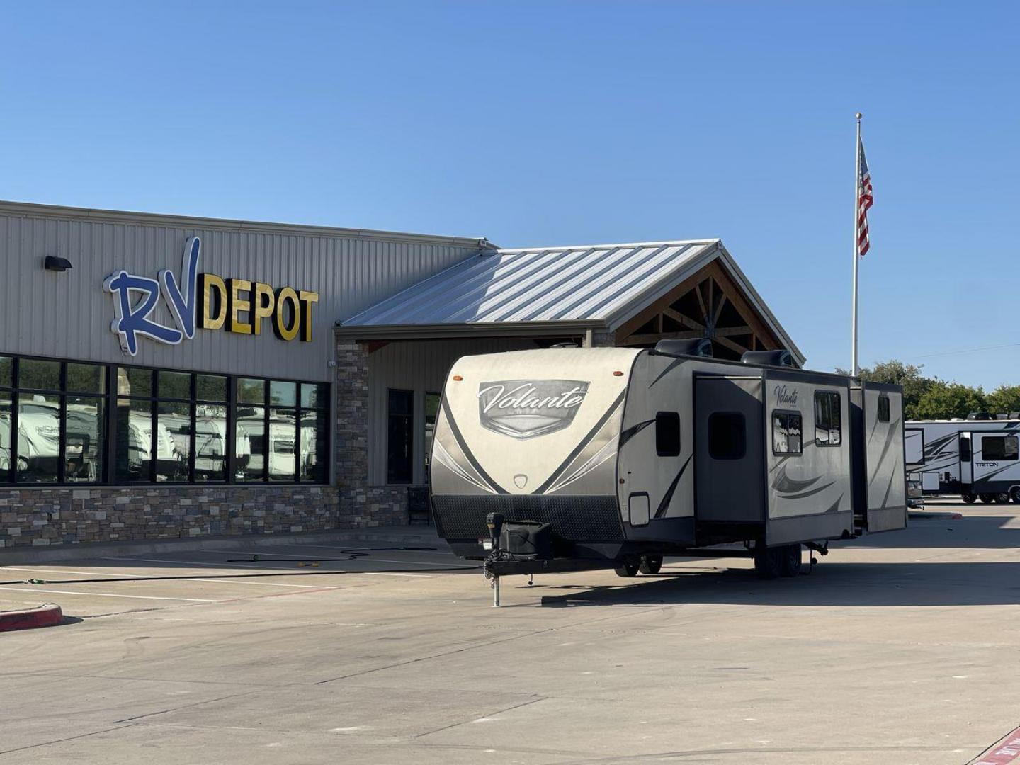 2018 TAN CROSSROADS VOLANTE 32SB (4YDT32S28J6) , Length: 36.5 ft. | Dry Weight: 7,756 lbs. | Gross Weight: 9,750 lbs. | Slides: 2 transmission, located at 4319 N Main St, Cleburne, TX, 76033, (817) 678-5133, 32.385960, -97.391212 - Photo#0