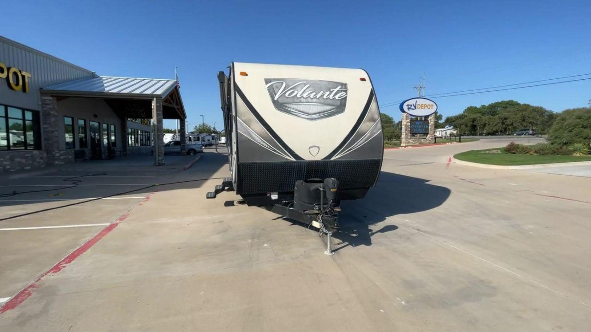 2018 TAN CROSSROADS VOLANTE 32SB (4YDT32S28J6) , Length: 36.5 ft. | Dry Weight: 7,756 lbs. | Gross Weight: 9,750 lbs. | Slides: 2 transmission, located at 4319 N Main St, Cleburne, TX, 76033, (817) 678-5133, 32.385960, -97.391212 - Photo#4