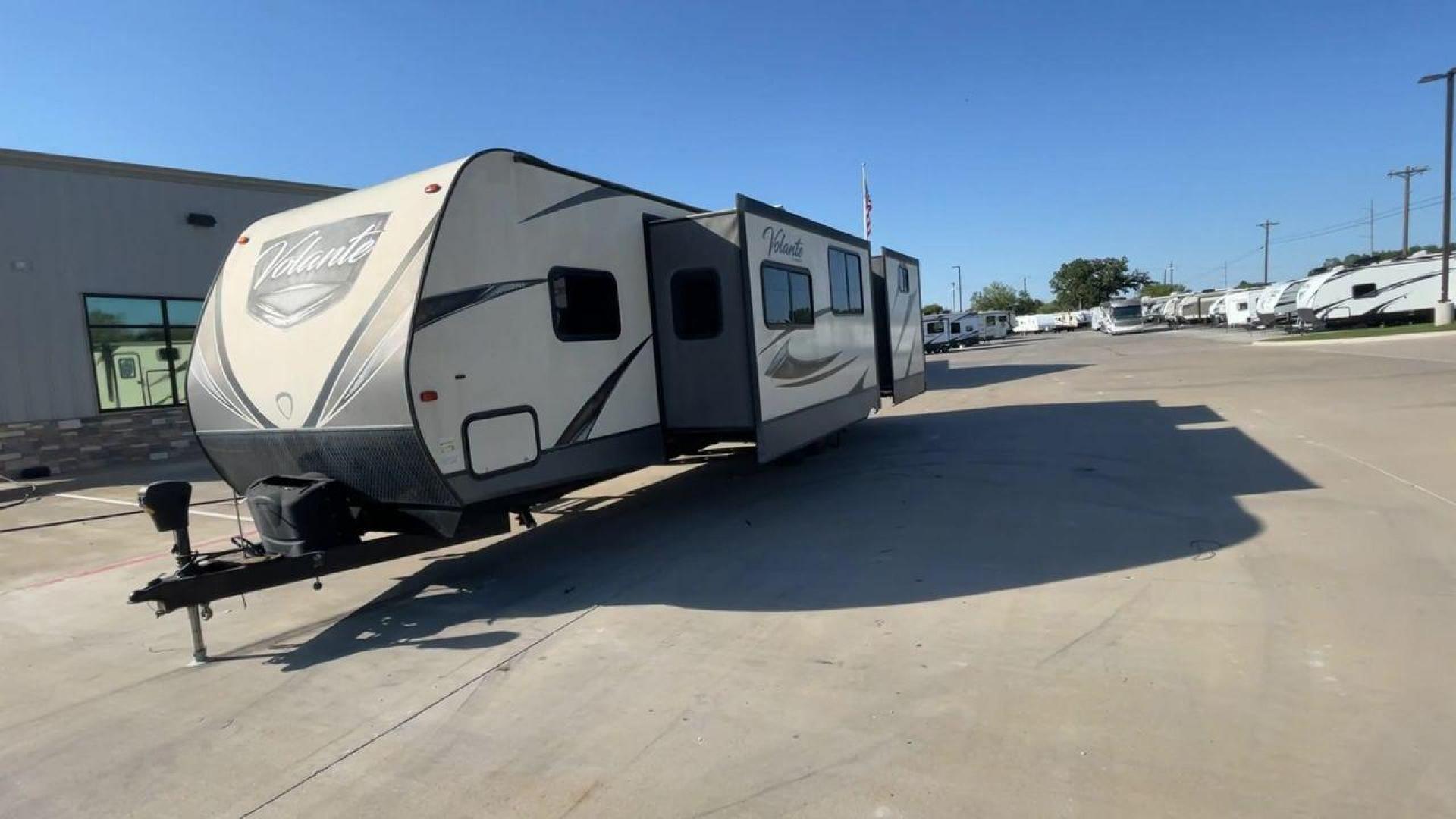 2018 TAN CROSSROADS VOLANTE 32SB (4YDT32S28J6) , Length: 36.5 ft. | Dry Weight: 7,756 lbs. | Gross Weight: 9,750 lbs. | Slides: 2 transmission, located at 4319 N Main St, Cleburne, TX, 76033, (817) 678-5133, 32.385960, -97.391212 - Photo#5