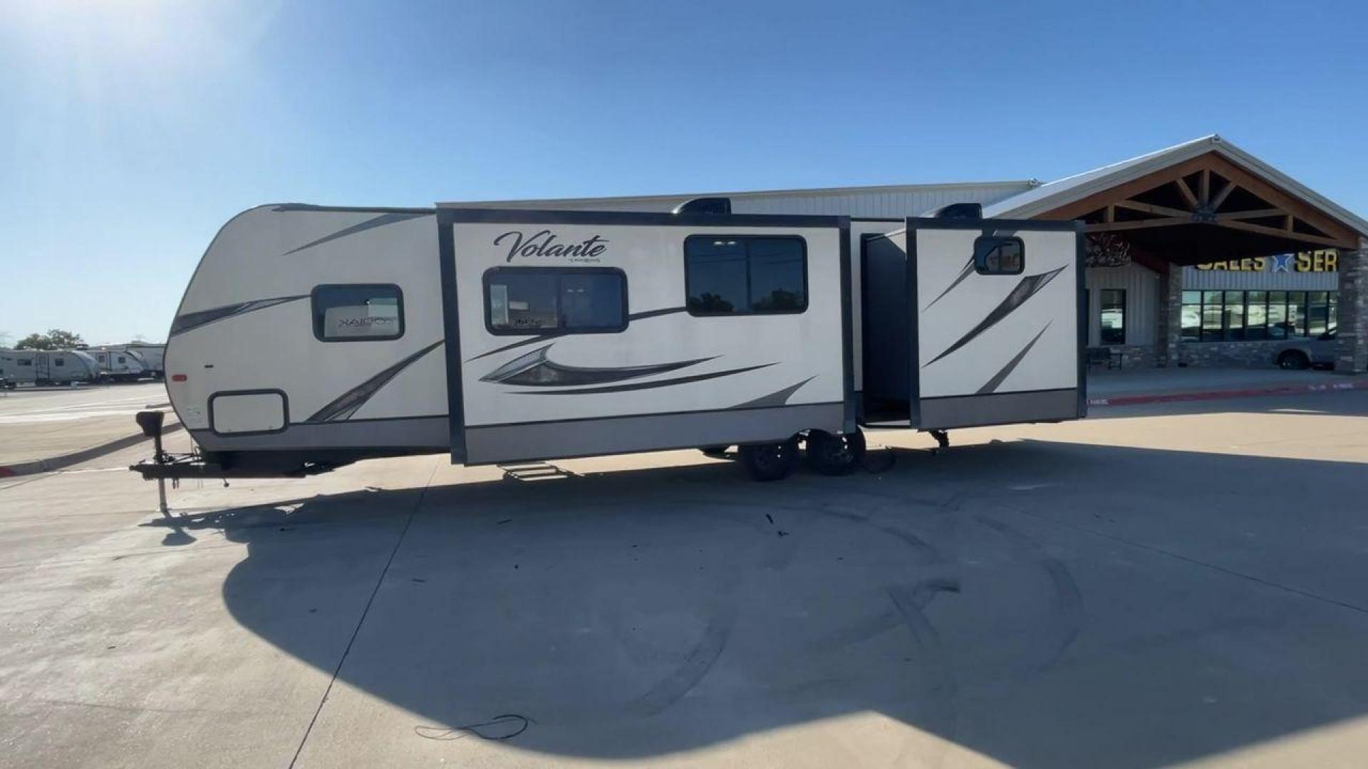 2018 TAN CROSSROADS VOLANTE 32SB (4YDT32S28J6) , Length: 36.5 ft. | Dry Weight: 7,756 lbs. | Gross Weight: 9,750 lbs. | Slides: 2 transmission, located at 4319 N Main St, Cleburne, TX, 76033, (817) 678-5133, 32.385960, -97.391212 - Photo#6