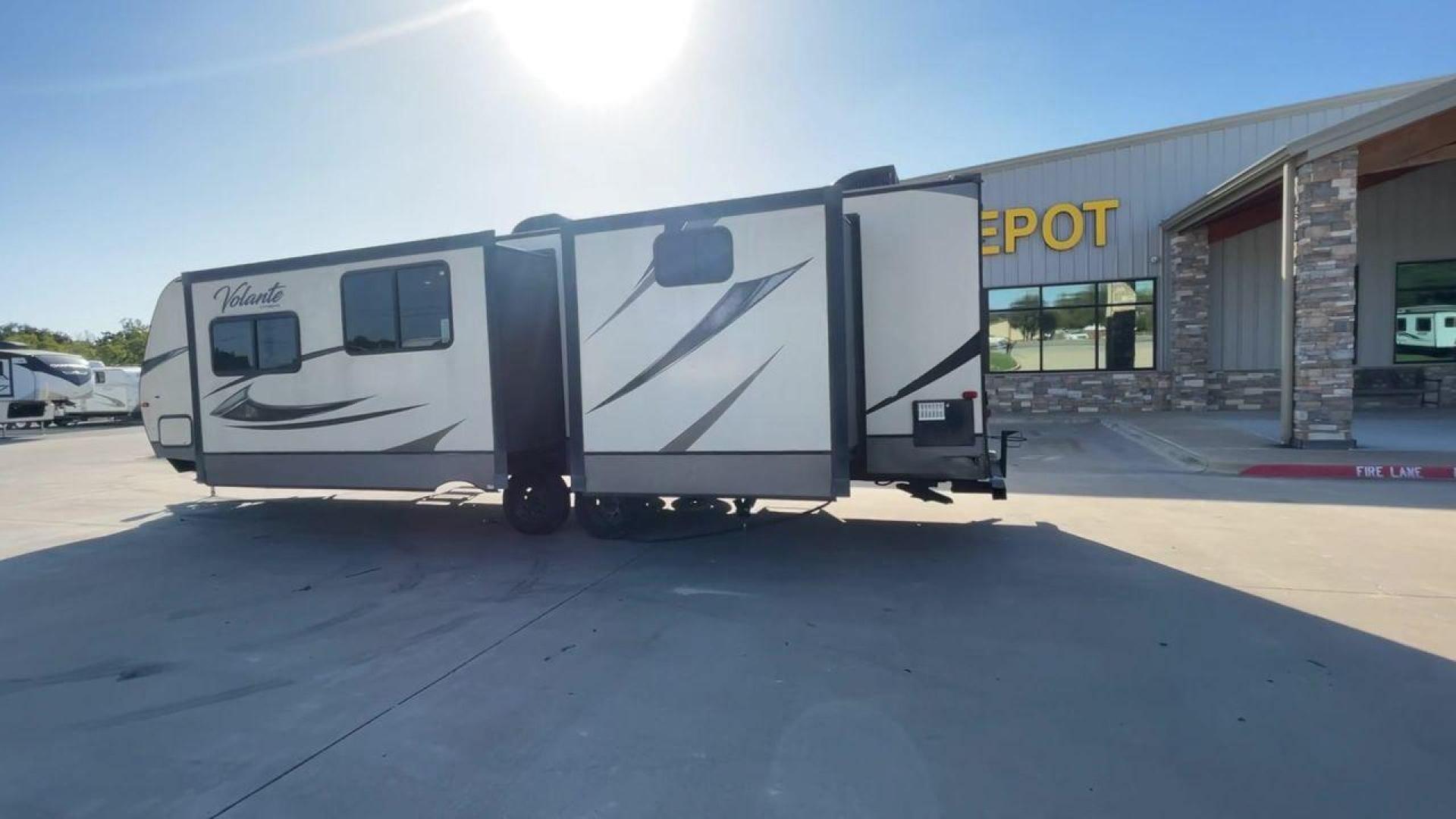 2018 TAN CROSSROADS VOLANTE 32SB (4YDT32S28J6) , Length: 36.5 ft. | Dry Weight: 7,756 lbs. | Gross Weight: 9,750 lbs. | Slides: 2 transmission, located at 4319 N Main St, Cleburne, TX, 76033, (817) 678-5133, 32.385960, -97.391212 - Photo#7