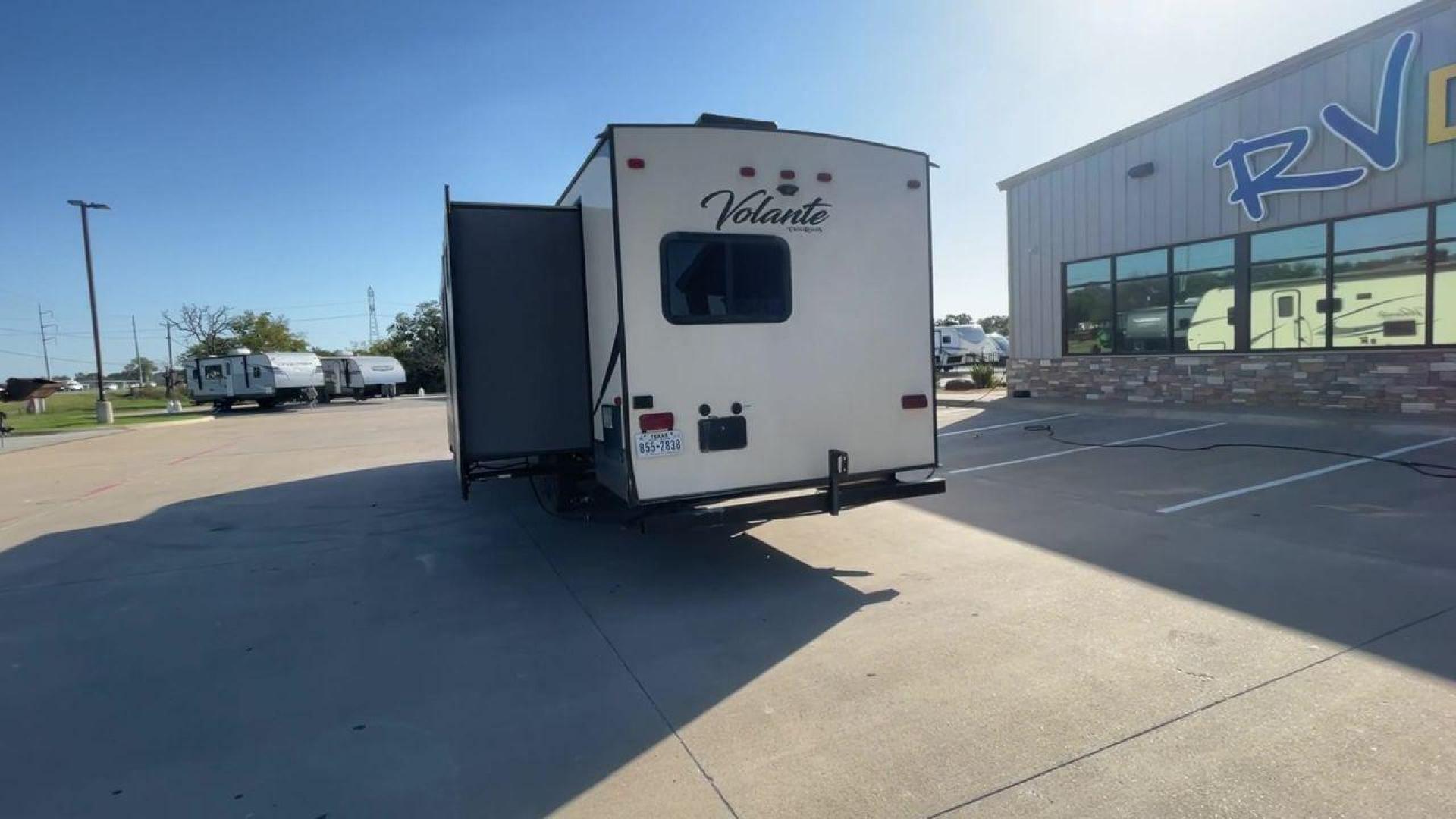 2018 TAN CROSSROADS VOLANTE 32SB (4YDT32S28J6) , Length: 36.5 ft. | Dry Weight: 7,756 lbs. | Gross Weight: 9,750 lbs. | Slides: 2 transmission, located at 4319 N Main St, Cleburne, TX, 76033, (817) 678-5133, 32.385960, -97.391212 - Photo#8