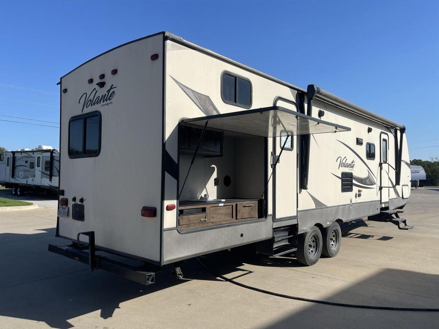 2018 TAN CROSSROADS VOLANTE 32SB (4YDT32S28J6) , Length: 36.5 ft. | Dry Weight: 7,756 lbs. | Gross Weight: 9,750 lbs. | Slides: 2 transmission, located at 4319 N Main St, Cleburne, TX, 76033, (817) 678-5133, 32.385960, -97.391212 - Photo#25