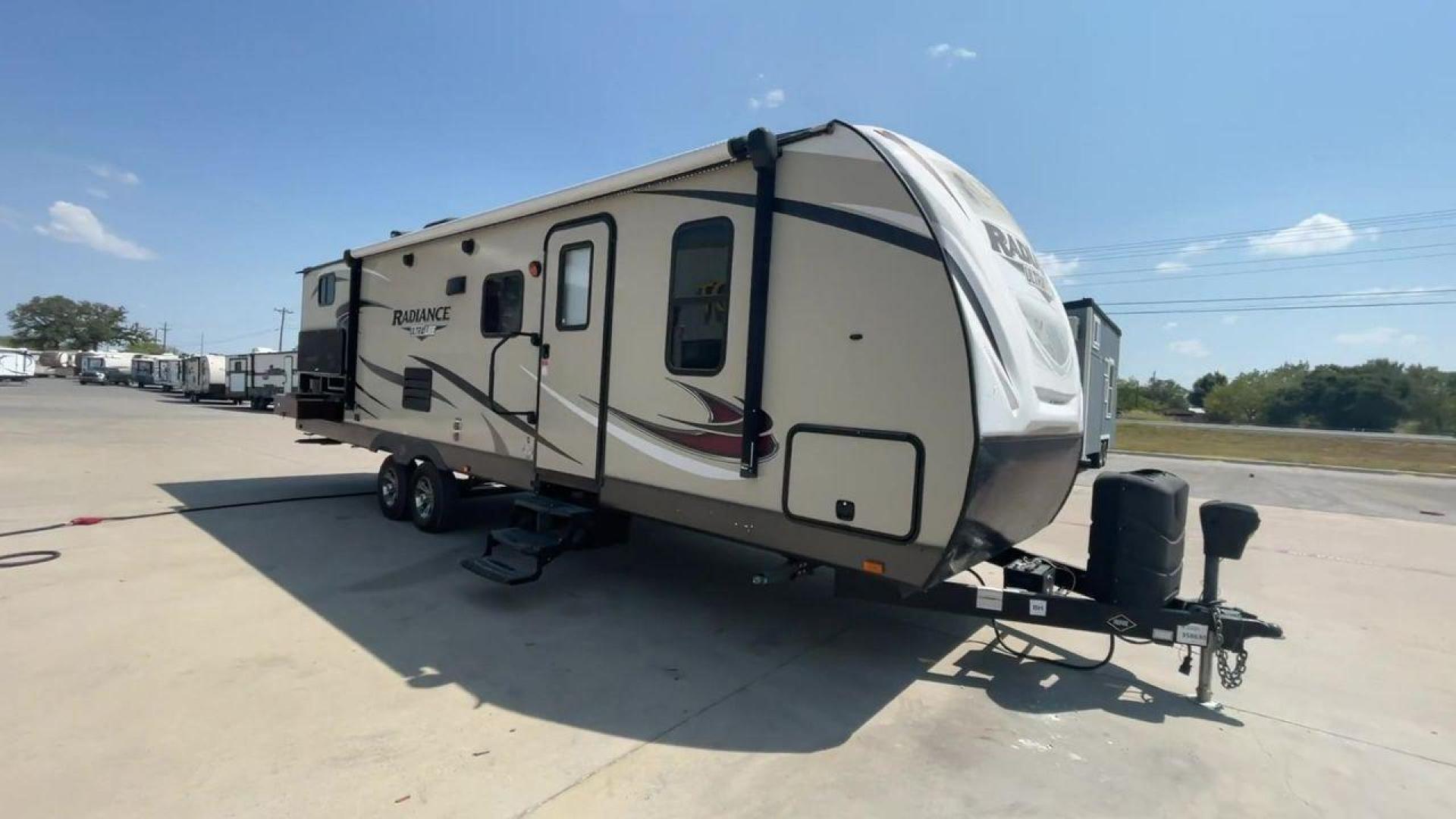 2018 CRUISER RADIANCE 28QD (5RXFB3324J2) , Length: 33.33 ft. | Dry Weight: 6,025 lbs. | Gross Weight: 9,600 lbs. | Slides: 1 transmission, located at 4319 N Main St, Cleburne, TX, 76033, (817) 678-5133, 32.385960, -97.391212 - The 2018 Cruiser RV Radiance 28QD seamlessly blends style, comfort, and functionality to redefine your camping experience. Measuring 33 feet in length, this RV is designed for spacious and lightweight towing. The aluminum frame construction ensures durability while maintaining a manageable weight fo - Photo#3