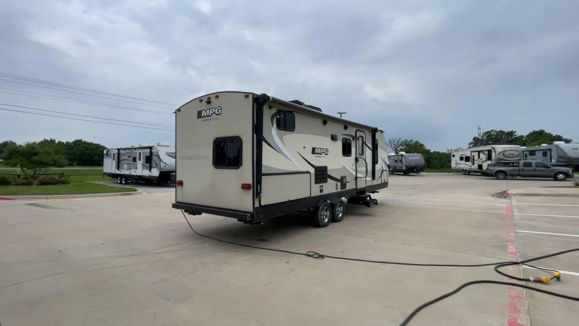 2018 TAN CRUISER RV MPG 2400BH (5RXHB2927J2) , Length: 29.08 ft. | Dry Weight: 5,320 lbs. | Gross Weight: 7,565 lbs. | Slides: 1 transmission, located at 4319 N Main St, Cleburne, TX, 76033, (817) 678-5133, 32.385960, -97.391212 - Camping is more enjoyable when you include a few more of your friends. In this 2018 Cruiser MPG 2400BH travel trailer, you can accommodate a few extra guests thanks to a rear set of double-sized bunk beds. The dimensions of this unit are 29.08 ft in length, 8 ft in width, 11.08 ft in height, and - Photo#1