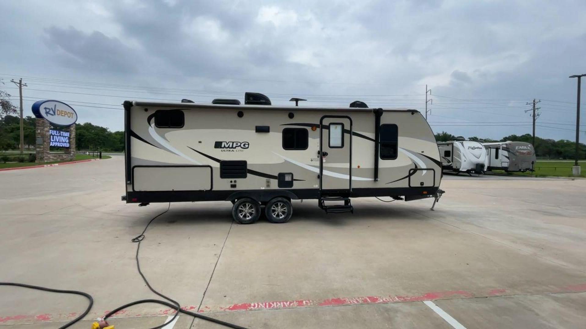 2018 TAN CRUISER RV MPG 2400BH (5RXHB2927J2) , Length: 29.08 ft. | Dry Weight: 5,320 lbs. | Gross Weight: 7,565 lbs. | Slides: 1 transmission, located at 4319 N Main St, Cleburne, TX, 76033, (817) 678-5133, 32.385960, -97.391212 - Camping is more enjoyable when you include a few more of your friends. In this 2018 Cruiser MPG 2400BH travel trailer, you can accommodate a few extra guests thanks to a rear set of double-sized bunk beds. The dimensions of this unit are 29.08 ft in length, 8 ft in width, 11.08 ft in height, and - Photo#2