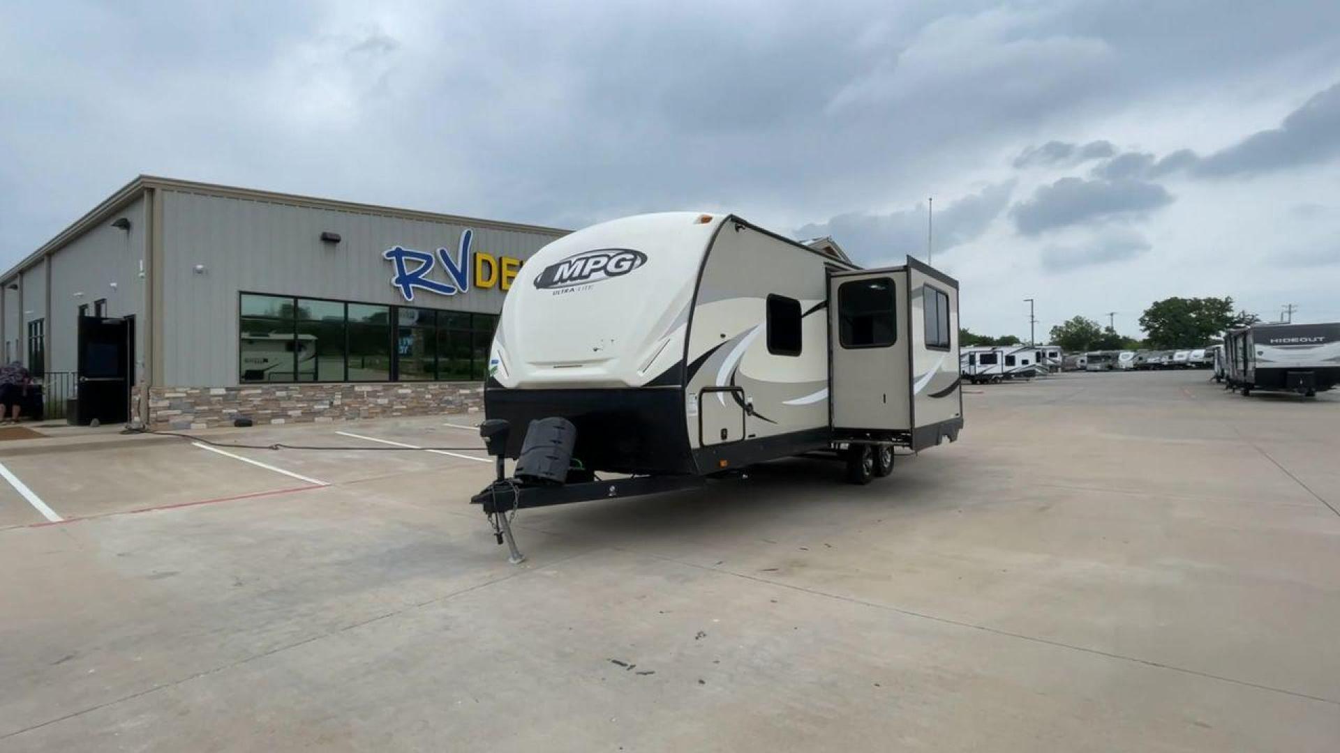 2018 TAN CRUISER RV MPG 2400BH (5RXHB2927J2) , Length: 29.08 ft. | Dry Weight: 5,320 lbs. | Gross Weight: 7,565 lbs. | Slides: 1 transmission, located at 4319 N Main St, Cleburne, TX, 76033, (817) 678-5133, 32.385960, -97.391212 - Camping is more enjoyable when you include a few more of your friends. In this 2018 Cruiser MPG 2400BH travel trailer, you can accommodate a few extra guests thanks to a rear set of double-sized bunk beds. The dimensions of this unit are 29.08 ft in length, 8 ft in width, 11.08 ft in height, and - Photo#5