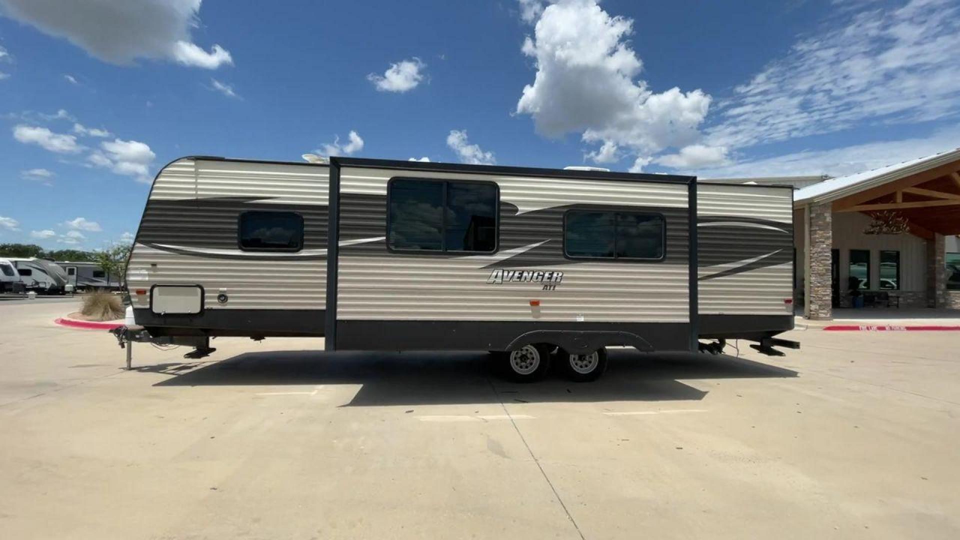 2018 FOREST RIVER AVENGER 27DBS (5ZT2AVSB2JB) , Length: 32.92 ft. | Dry Weight: 6,652 lbs. | Slides: 1 transmission, located at 4319 N Main St, Cleburne, TX, 76033, (817) 678-5133, 32.385960, -97.391212 - Photo#6