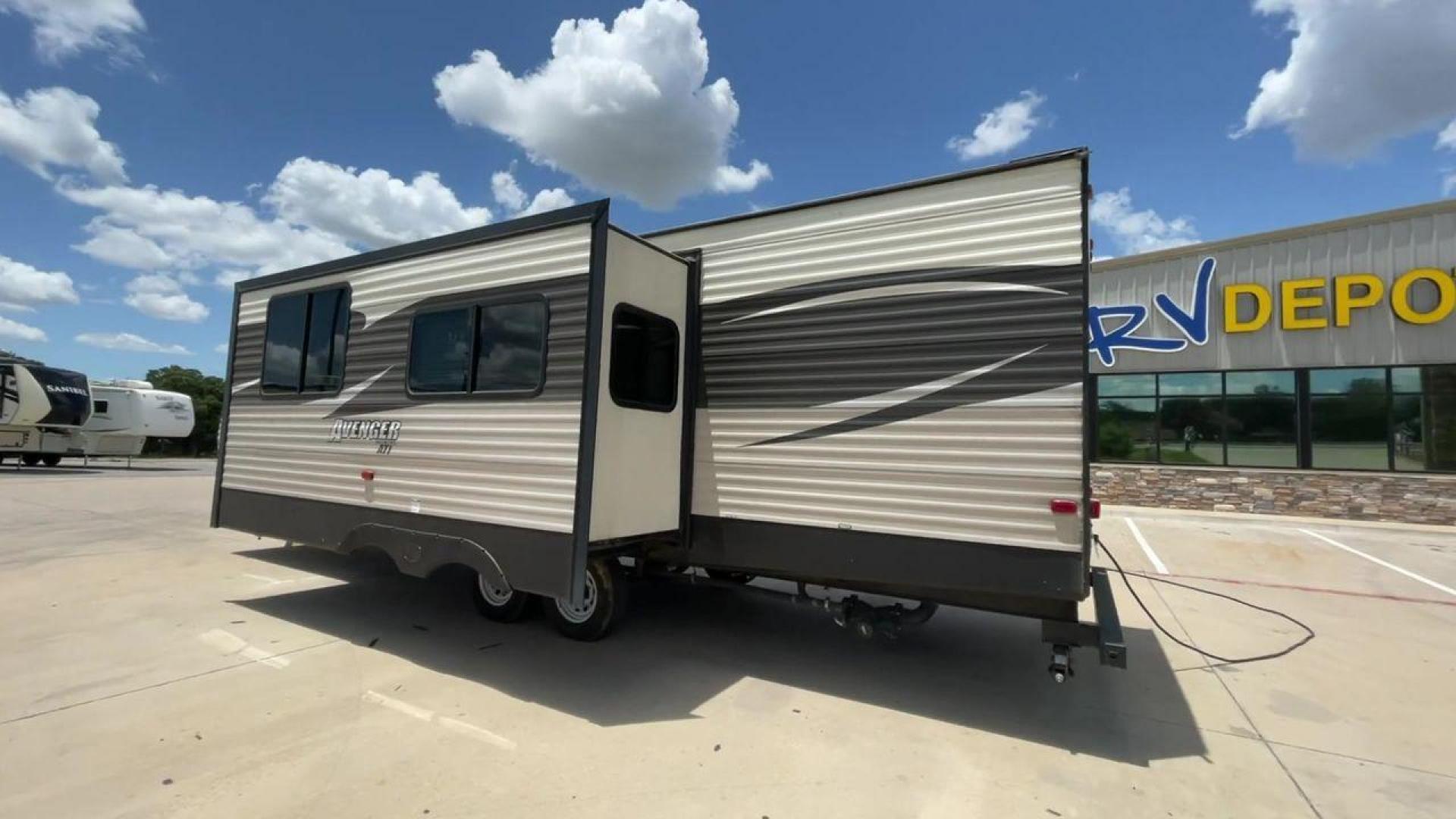 2018 FOREST RIVER AVENGER 27DBS (5ZT2AVSB2JB) , Length: 32.92 ft. | Dry Weight: 6,652 lbs. | Slides: 1 transmission, located at 4319 N Main St, Cleburne, TX, 76033, (817) 678-5133, 32.385960, -97.391212 - Photo#7