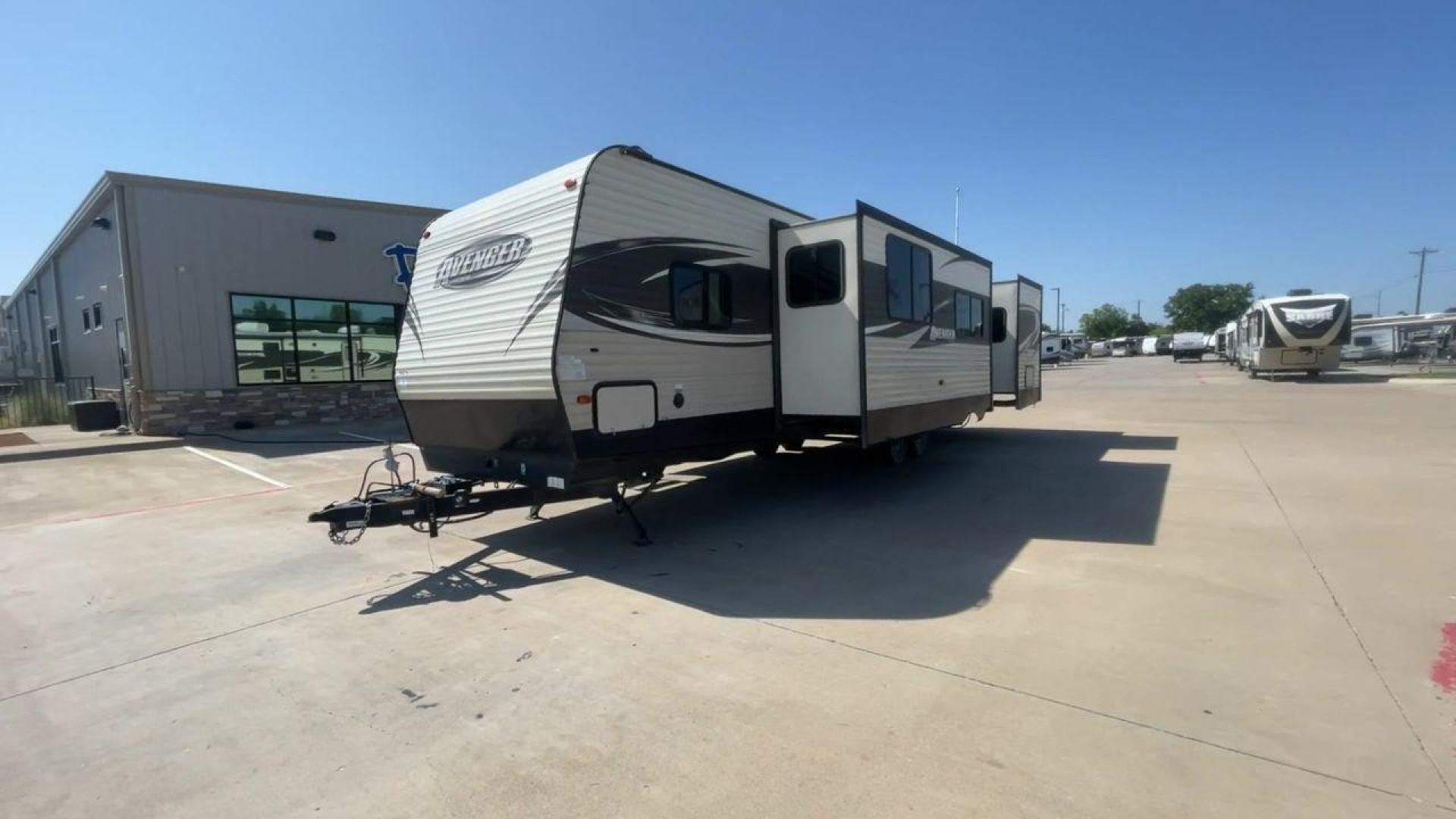 2018 FOREST RIVER AVENGER 34DQB (5ZT2AVZB6JB) , located at 4319 N Main St, Cleburne, TX, 76033, (817) 678-5133, 32.385960, -97.391212 - Photo#5