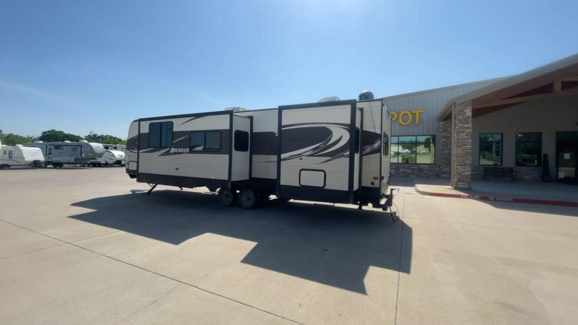 2018 FOREST RIVER AVENGER 34DQB (5ZT2AVZB6JB) , located at 4319 N Main St, Cleburne, TX, 76033, (817) 678-5133, 32.385960, -97.391212 - Photo#7