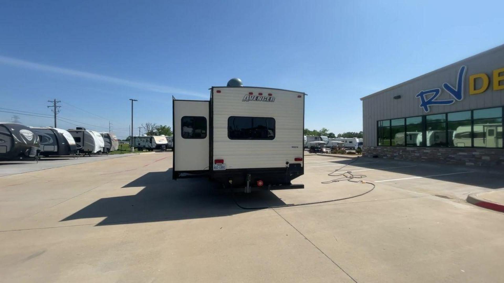 2018 FOREST RIVER AVENGER 34DQB (5ZT2AVZB6JB) , located at 4319 N Main St, Cleburne, TX, 76033, (817) 678-5133, 32.385960, -97.391212 - Photo#8