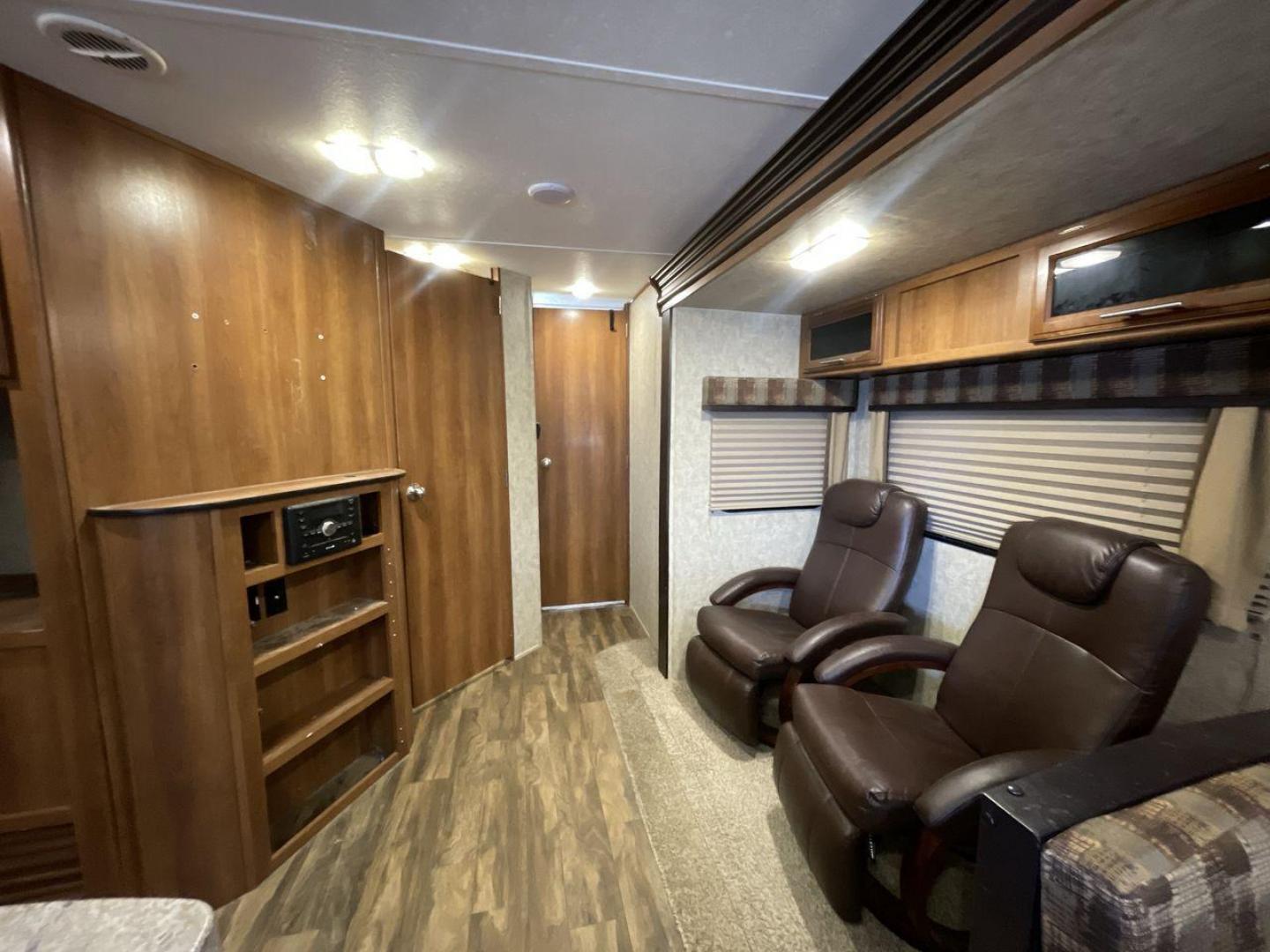 2018 FOREST RIVER AVENGER 34DQB (5ZT2AVZB6JB) , located at 4319 N Main St, Cleburne, TX, 76033, (817) 678-5133, 32.385960, -97.391212 - Photo#11