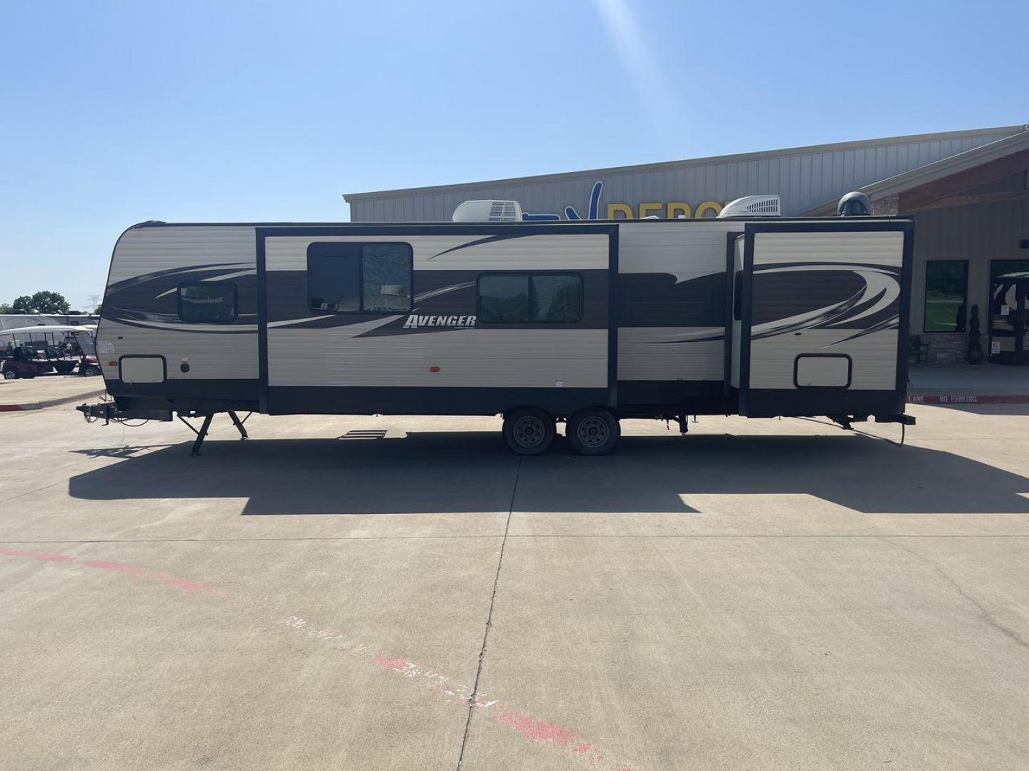 2018 FOREST RIVER AVENGER 34DQB (5ZT2AVZB6JB) , located at 4319 N Main St, Cleburne, TX, 76033, (817) 678-5133, 32.385960, -97.391212 - Photo#24