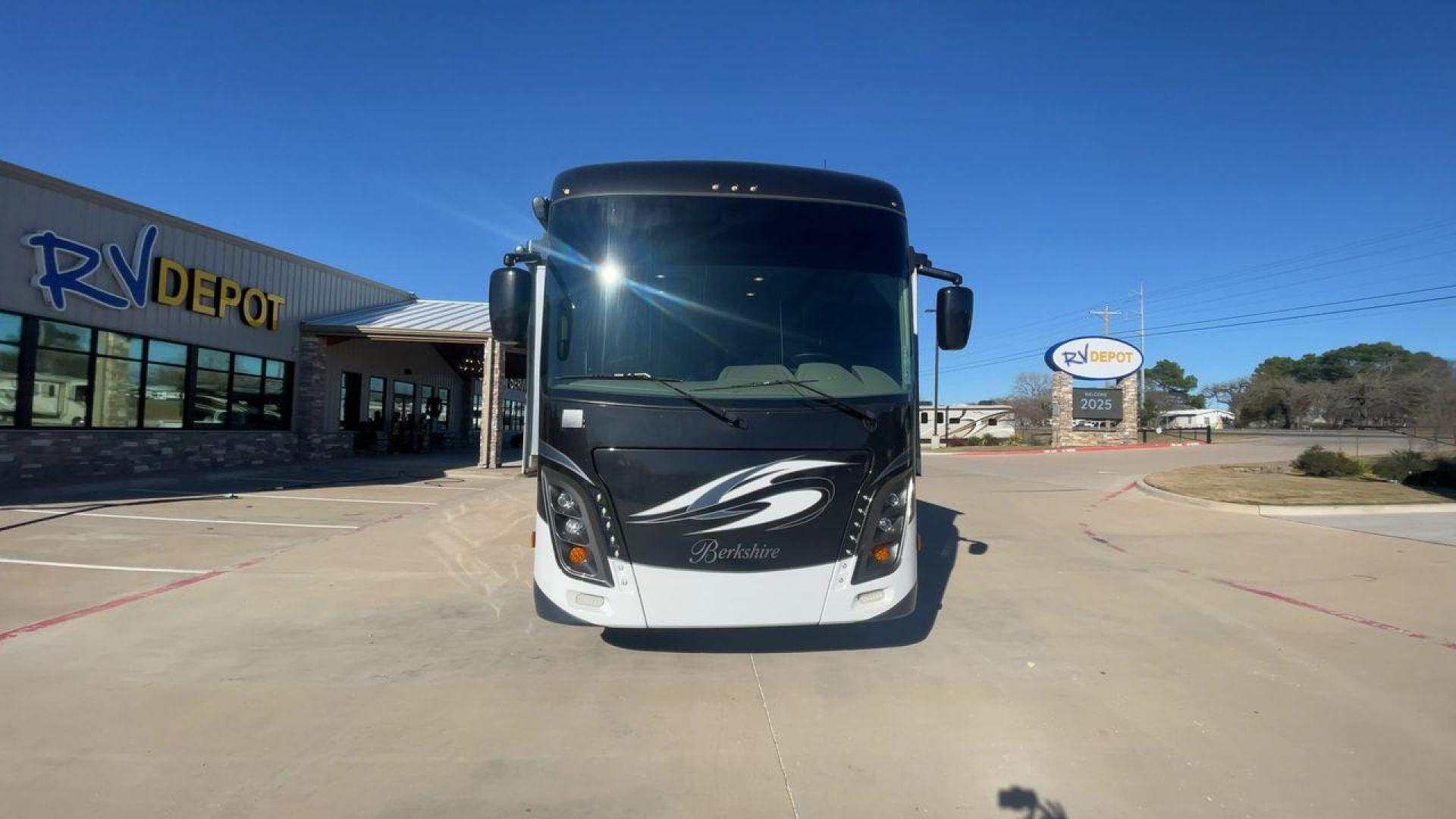 2018 FOREST RIVER BERKSHIRE 39A (4UZACHFC1JC) , Length: 39.5 ft. | Gross Weight: 33,350 lbs. | Slides: 3 transmission, located at 4319 N Main St, Cleburne, TX, 76033, (817) 678-5133, 32.385960, -97.391212 - The 2018 Forest River Berkshire 39A is a luxury Class A diesel motorhome that combines elegant design with exceptional functionality. It is built for families or couples seeking comfort and style during long journeys or extended stays. This unit comes with dimensions of 39.5 ft in length, 8.33 ft in - Photo#4