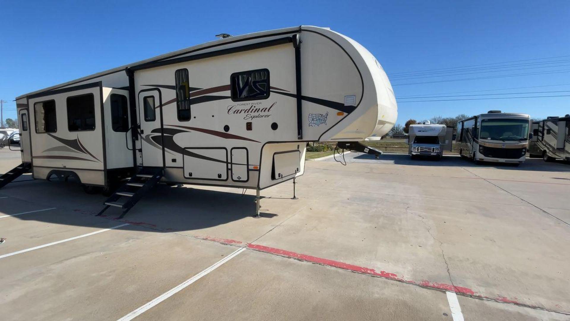 2018 TAN FOREST RIVER CARDINAL EXPLORER 38 (4X4FCAP2XJG) , Length: 42.08 ft. | Dry Weight: 13,289 lbs. | Gross Weight: 16,514 lbs. | Slides: 4 transmission, located at 4319 N Main St, Cleburne, TX, 76033, (817) 678-5133, 32.385960, -97.391212 - Photo#3