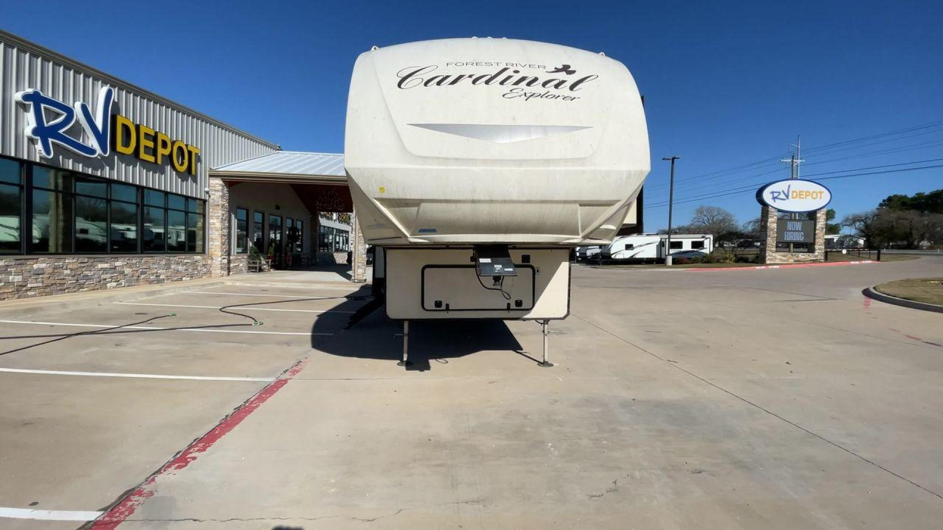 2018 TAN FOREST RIVER CARDINAL EXPLORER 38 (4X4FCAP2XJG) , Length: 42.08 ft. | Dry Weight: 13,289 lbs. | Gross Weight: 16,514 lbs. | Slides: 4 transmission, located at 4319 N Main St, Cleburne, TX, 76033, (817) 678-5133, 32.385960, -97.391212 - Photo#4