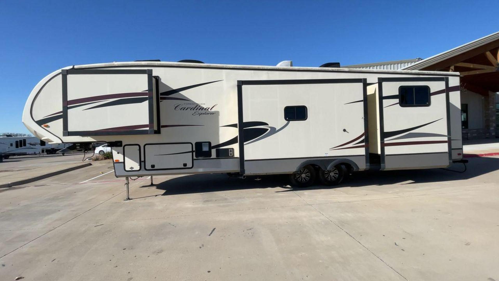 2018 TAN FOREST RIVER CARDINAL EXPLORER 38 (4X4FCAP2XJG) , Length: 42.08 ft. | Dry Weight: 13,289 lbs. | Gross Weight: 16,514 lbs. | Slides: 4 transmission, located at 4319 N Main St, Cleburne, TX, 76033, (817) 678-5133, 32.385960, -97.391212 - Photo#6